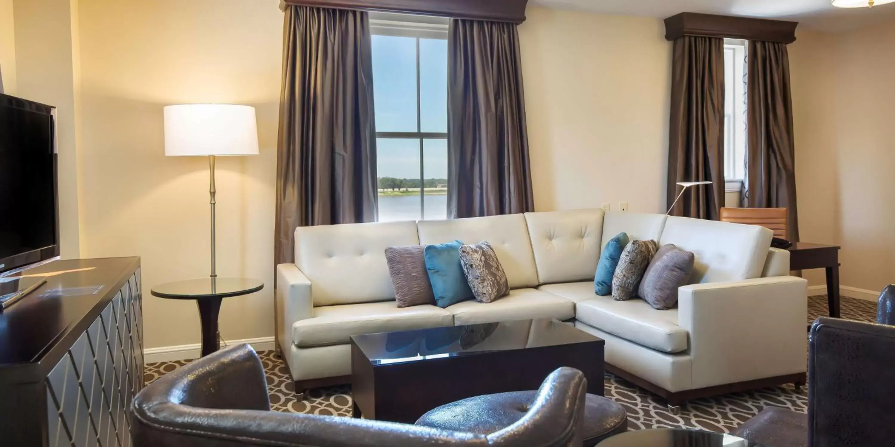 Living room, Seating Area in Hilton Baton Rouge Capitol Center