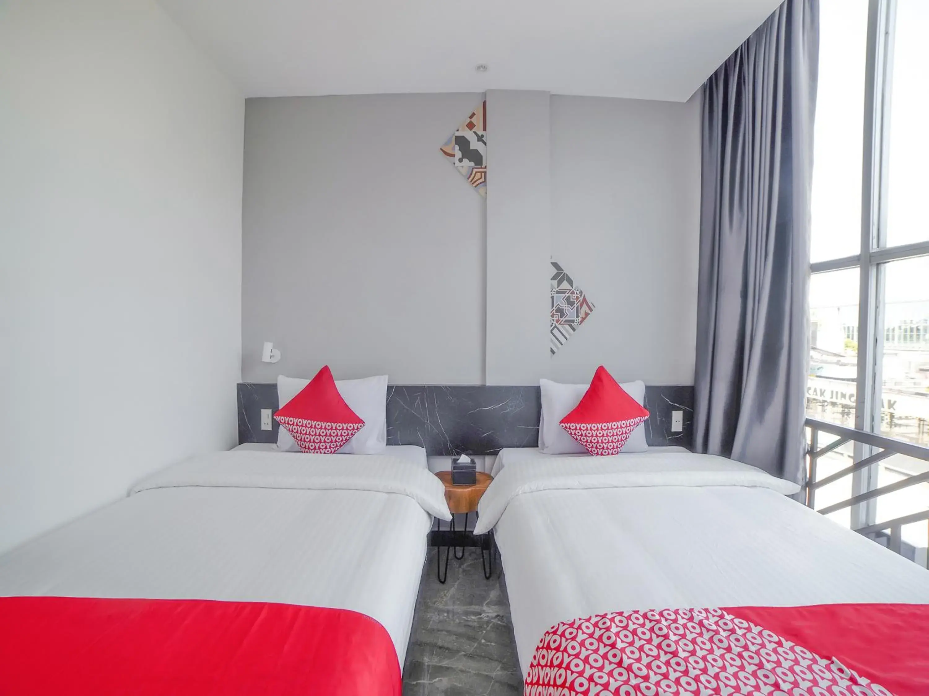 Bedroom in SUPER OYO Capital O 90447 Kardopa Hotel Megapark