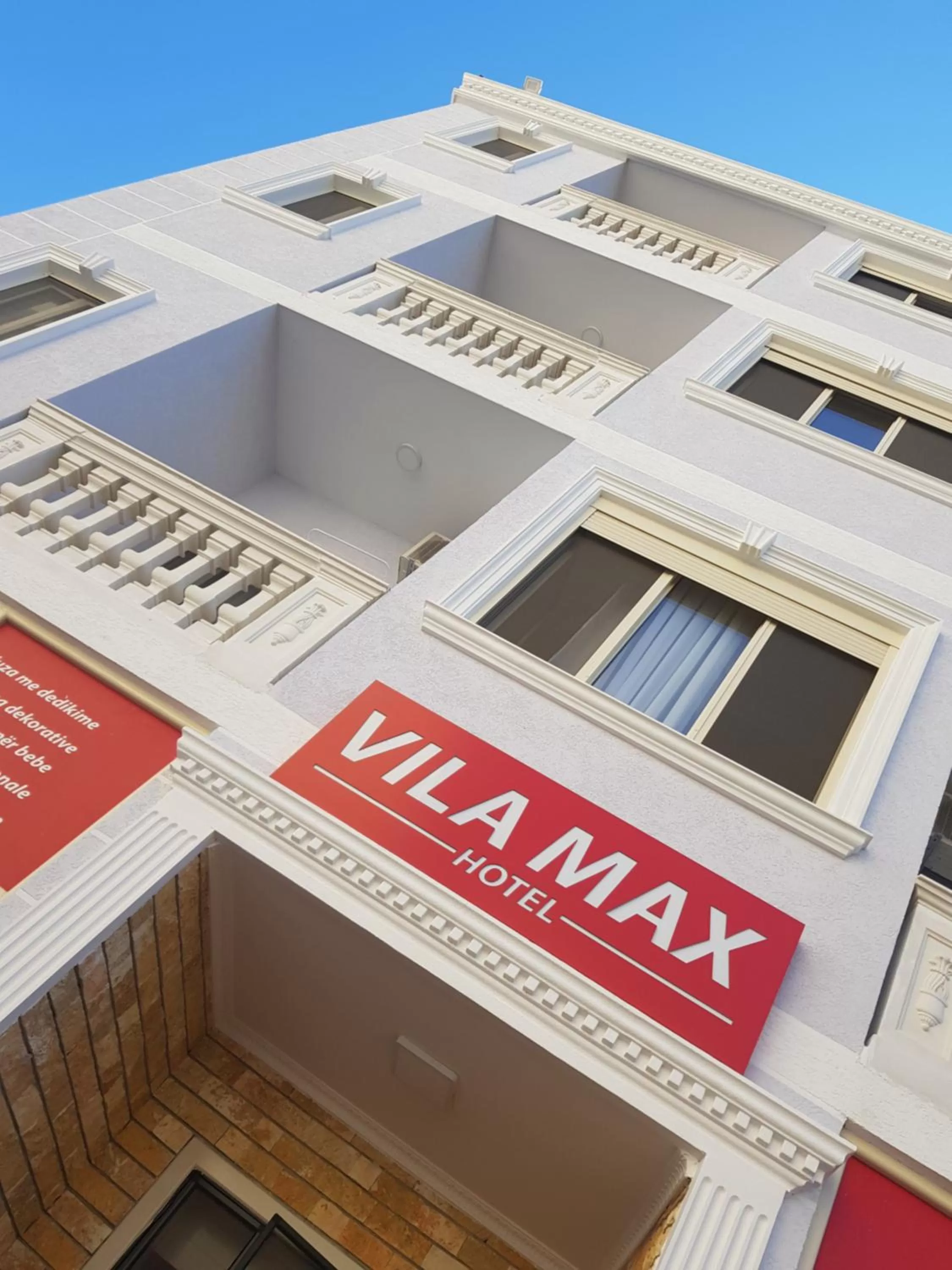 Property Building in Vila MAX
