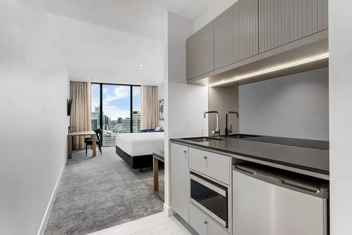 Kitchen/Kitchenette in Adina Apartment Hotel Melbourne Southbank