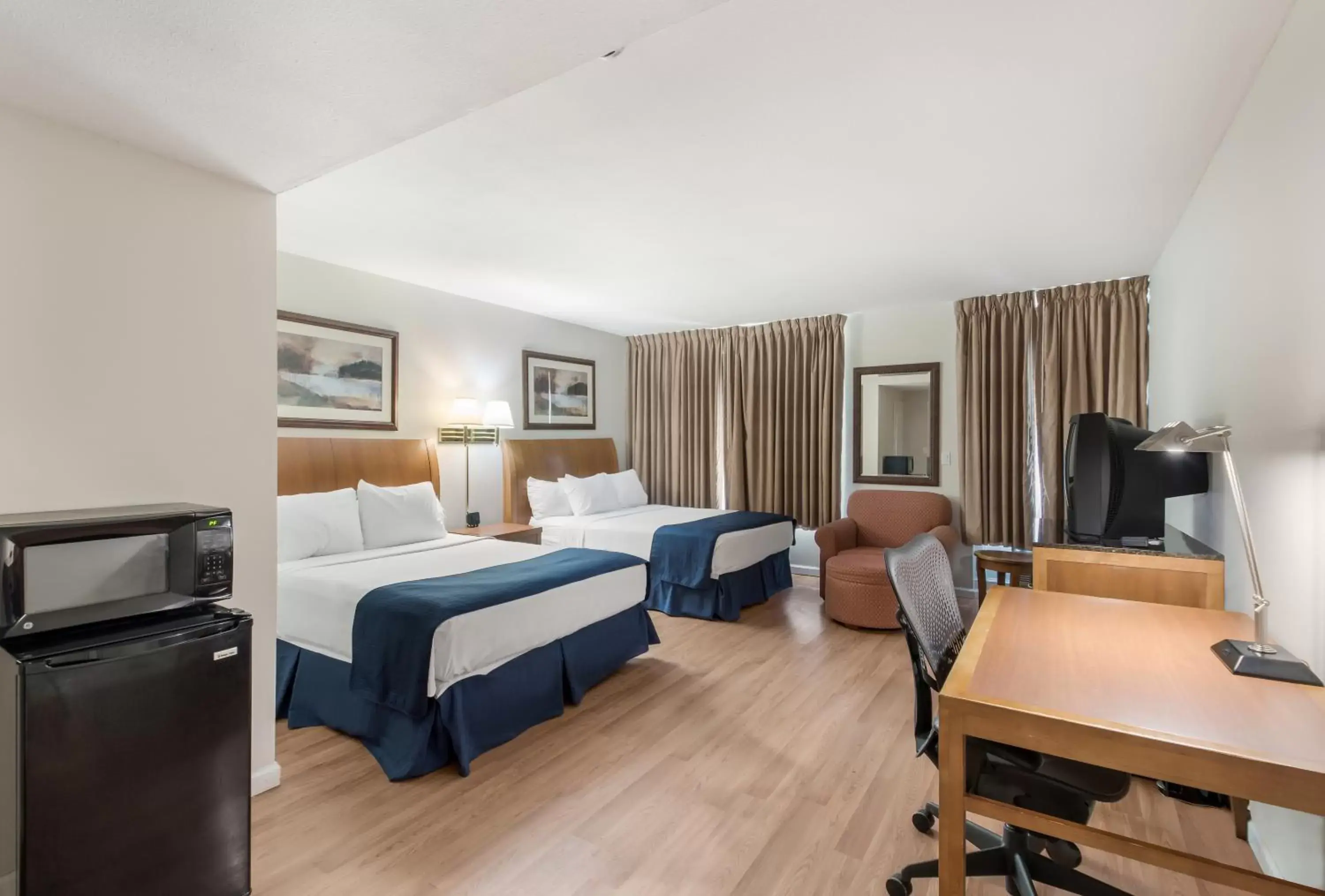 Photo of the whole room, Bed in Americas Best Value Inn-Painted Post Photo of the whole room, Bed in Americas Best Value Inn-Painted Post