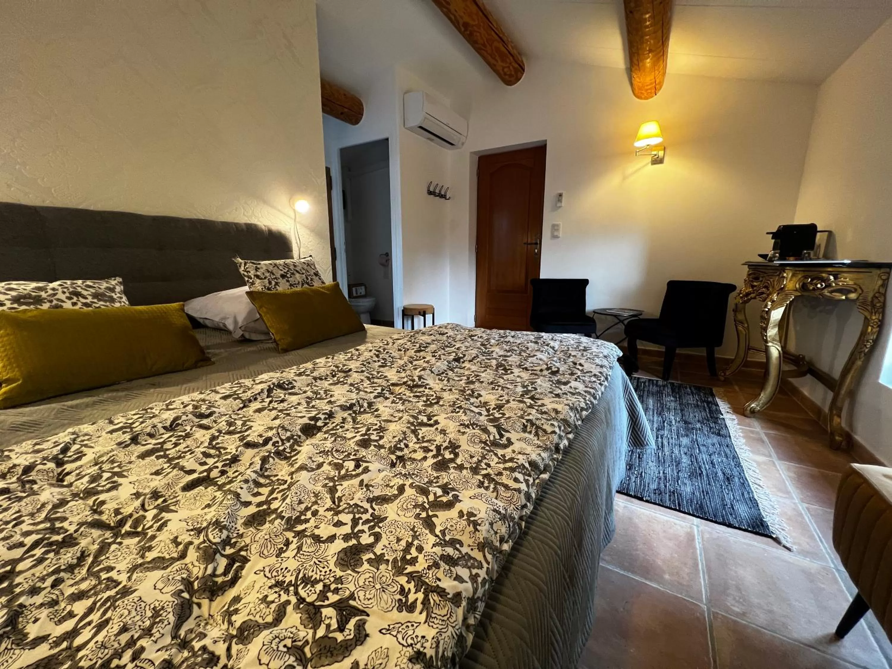 Bedroom, Bed in Le clos des songes.