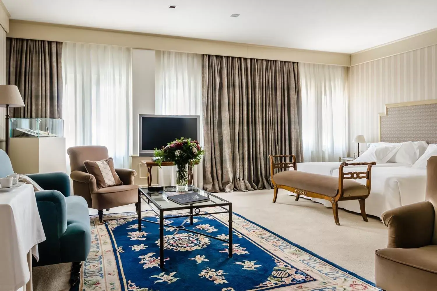 Photo of the whole room, Seating Area in Gran Hotel La Perla