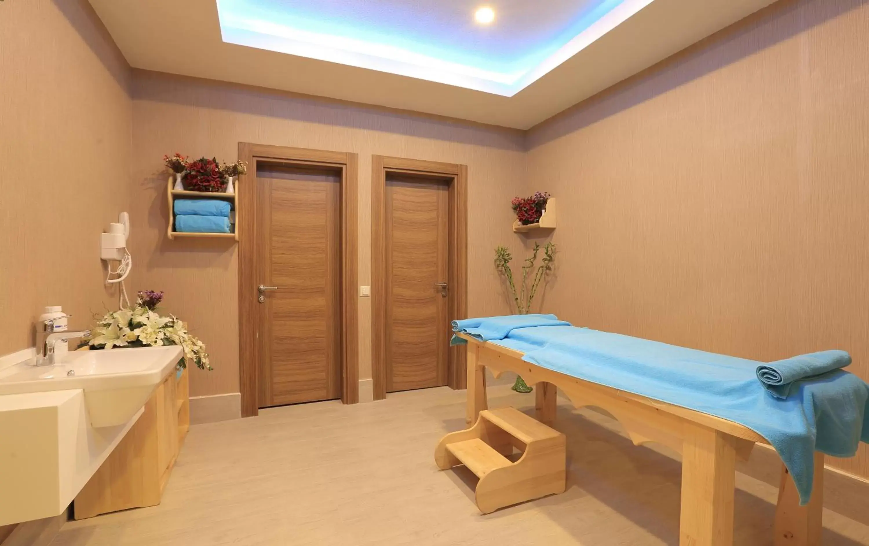 Massage in Cam Thermal Resort Hotel & Spa