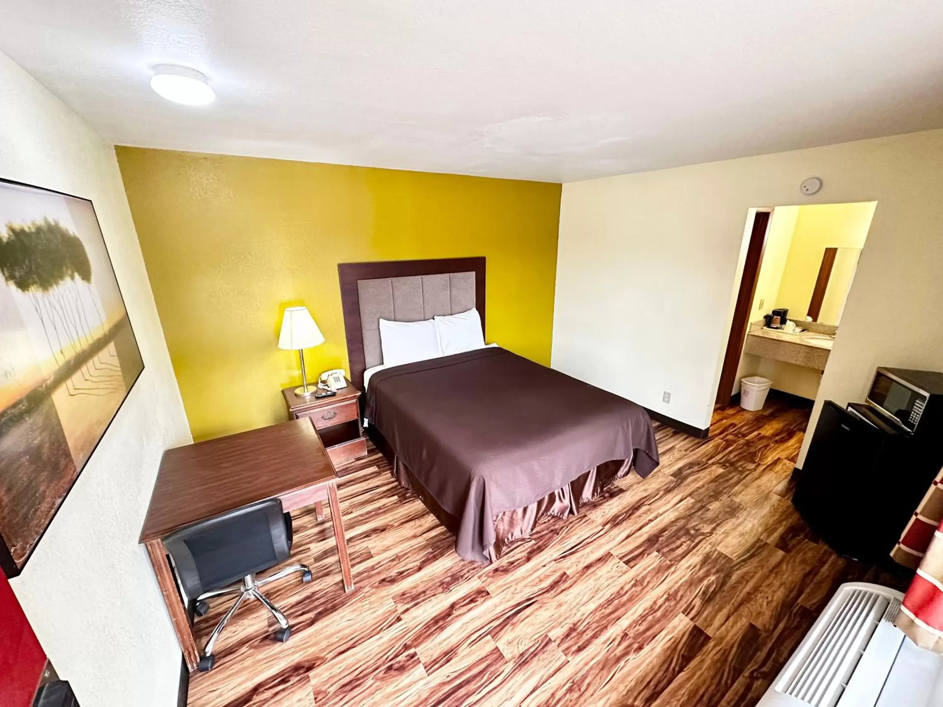 room service, Bed in Regency Inn Iola