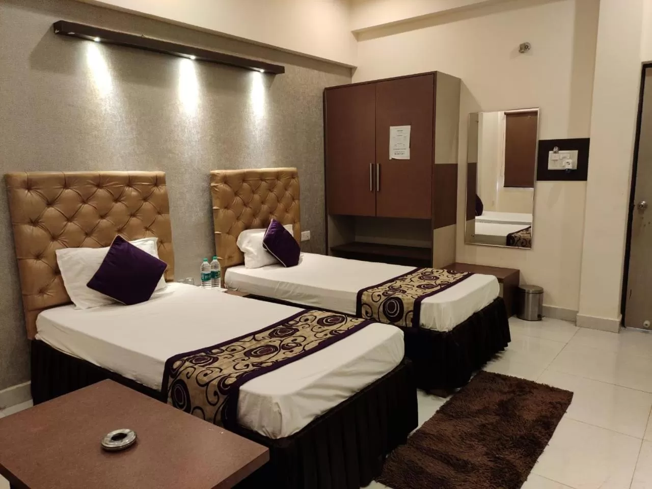 Photo of the whole room, Bed in Maple Delite