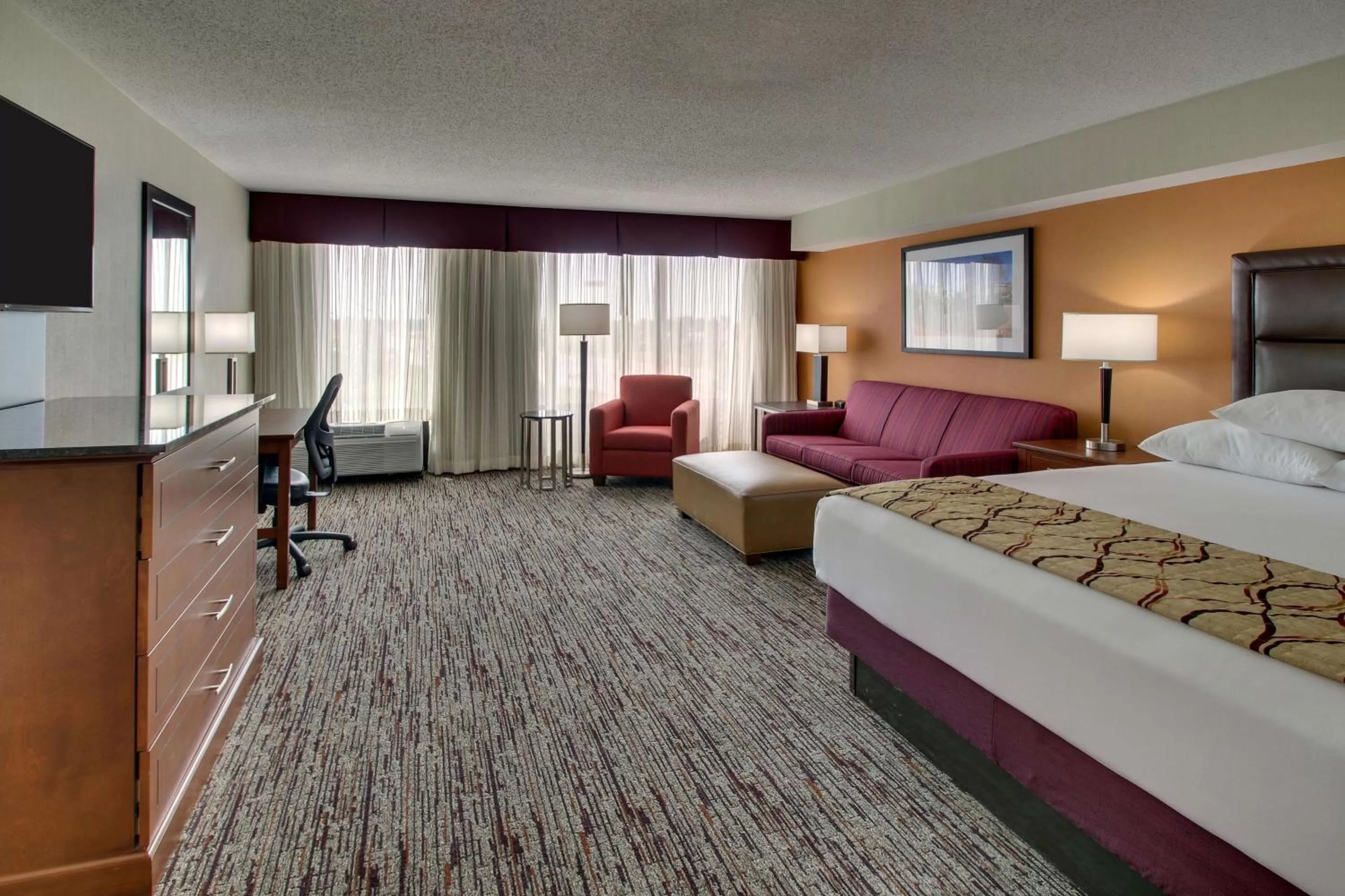 Superior King Room with Sofa Bed in Drury Inn & Suites Bowling Green