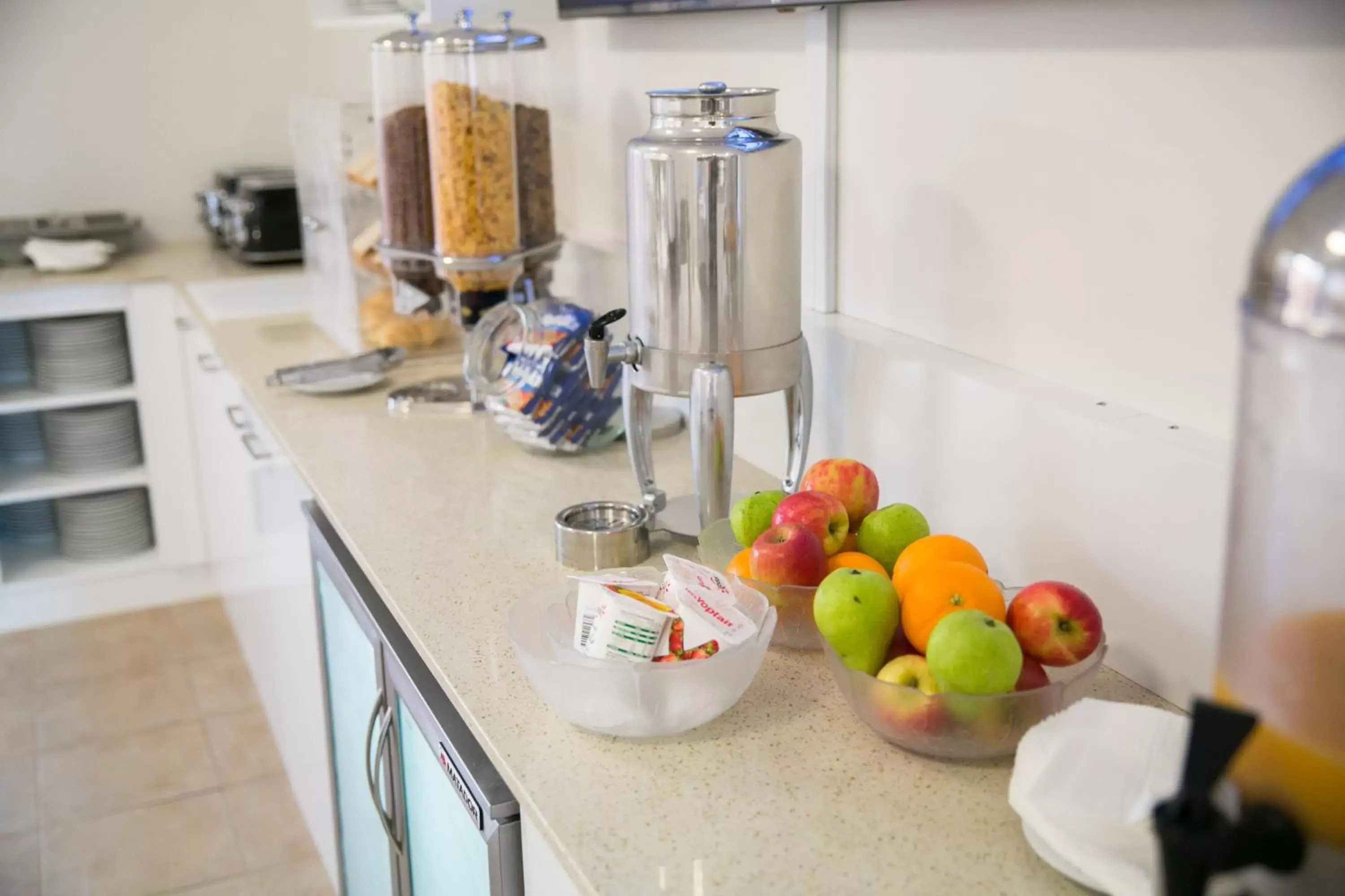 Continental breakfast in Nesuto Geraldton