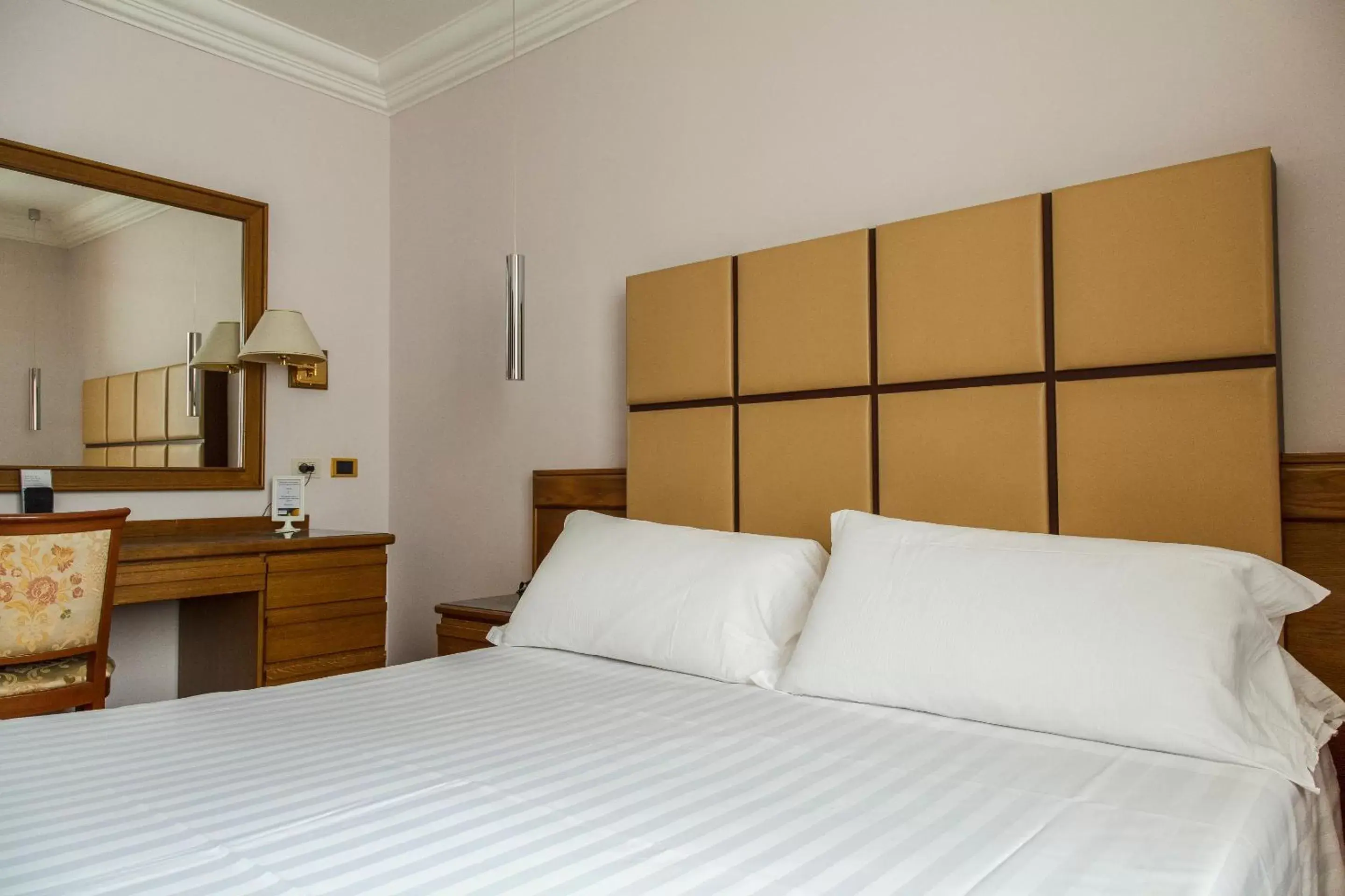 Photo of the whole room, Bed in Hotel Giolli Nazionale