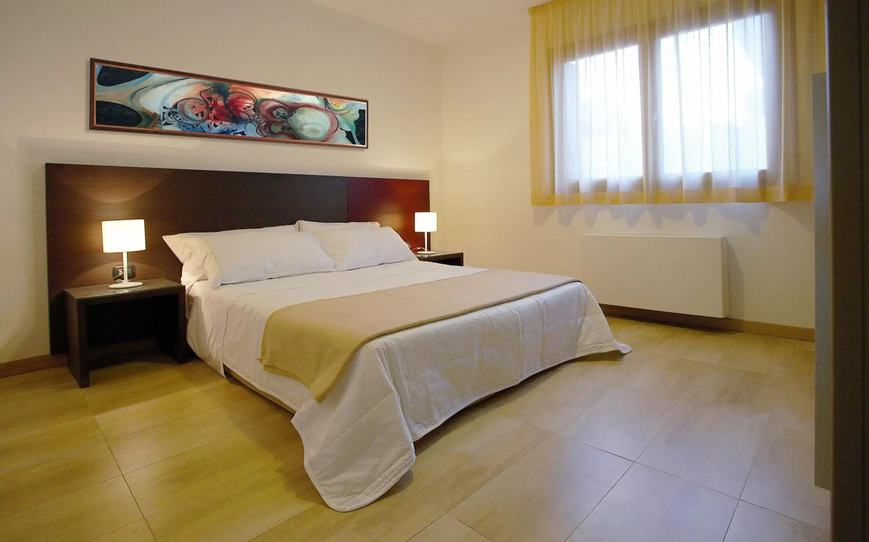 Photo of the whole room, Bed in Catania Hills Residence