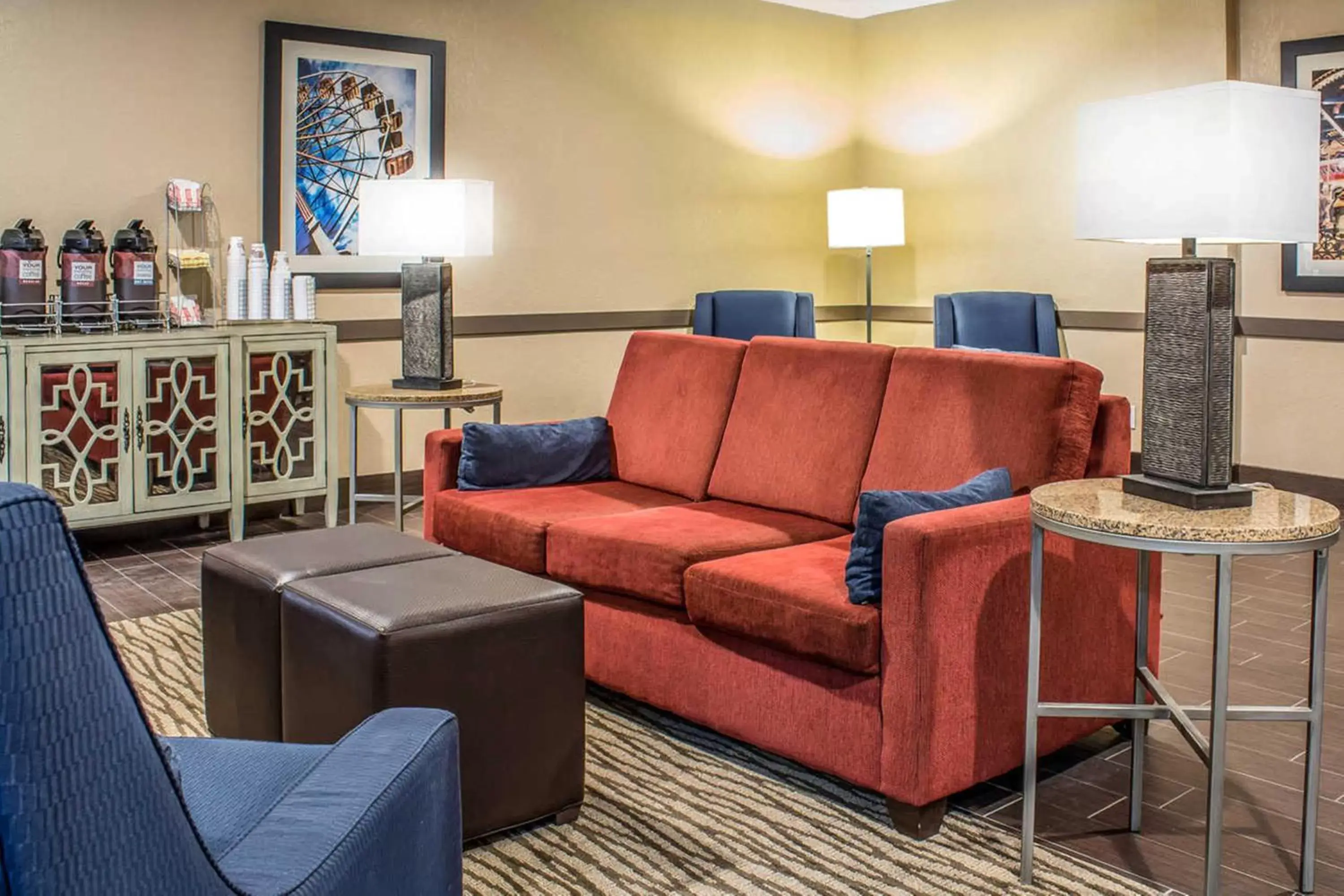 Lobby or reception, Seating Area in Super 8 by Wyndham Altoona