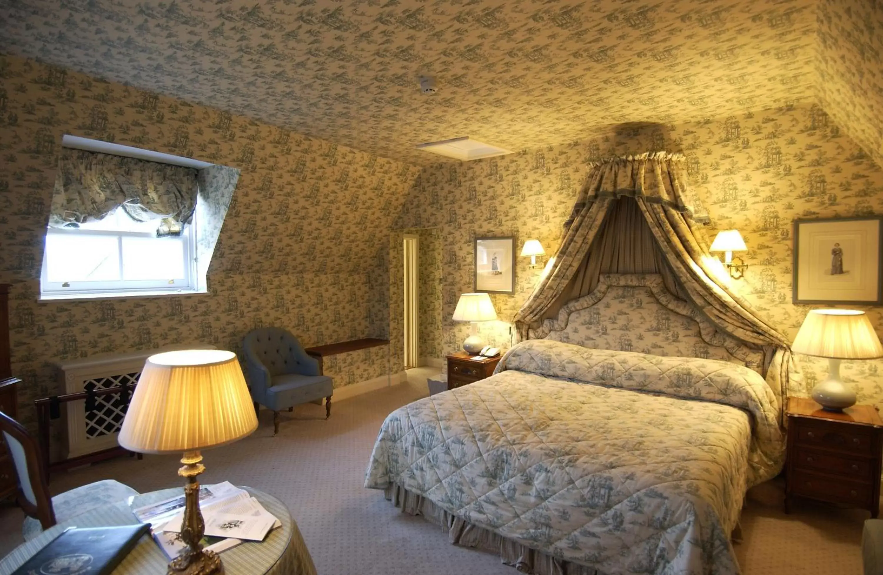 Photo of the whole room, Bed in Cotswold Lodge Hotel