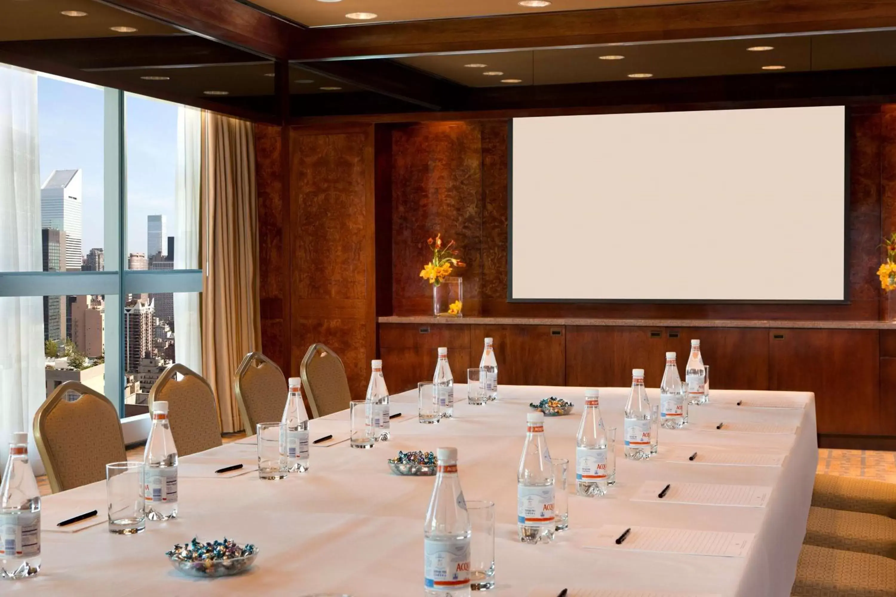 Meeting/conference room in Millennium Hilton New York One UN Plaza
