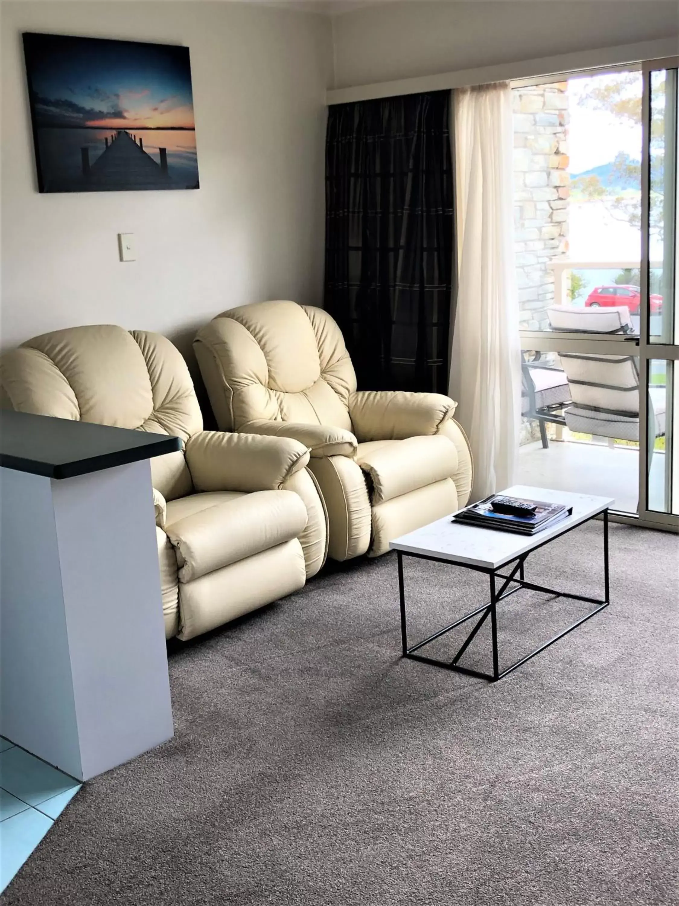 Seating Area in Fiordland Lakeview Motel and Apartments