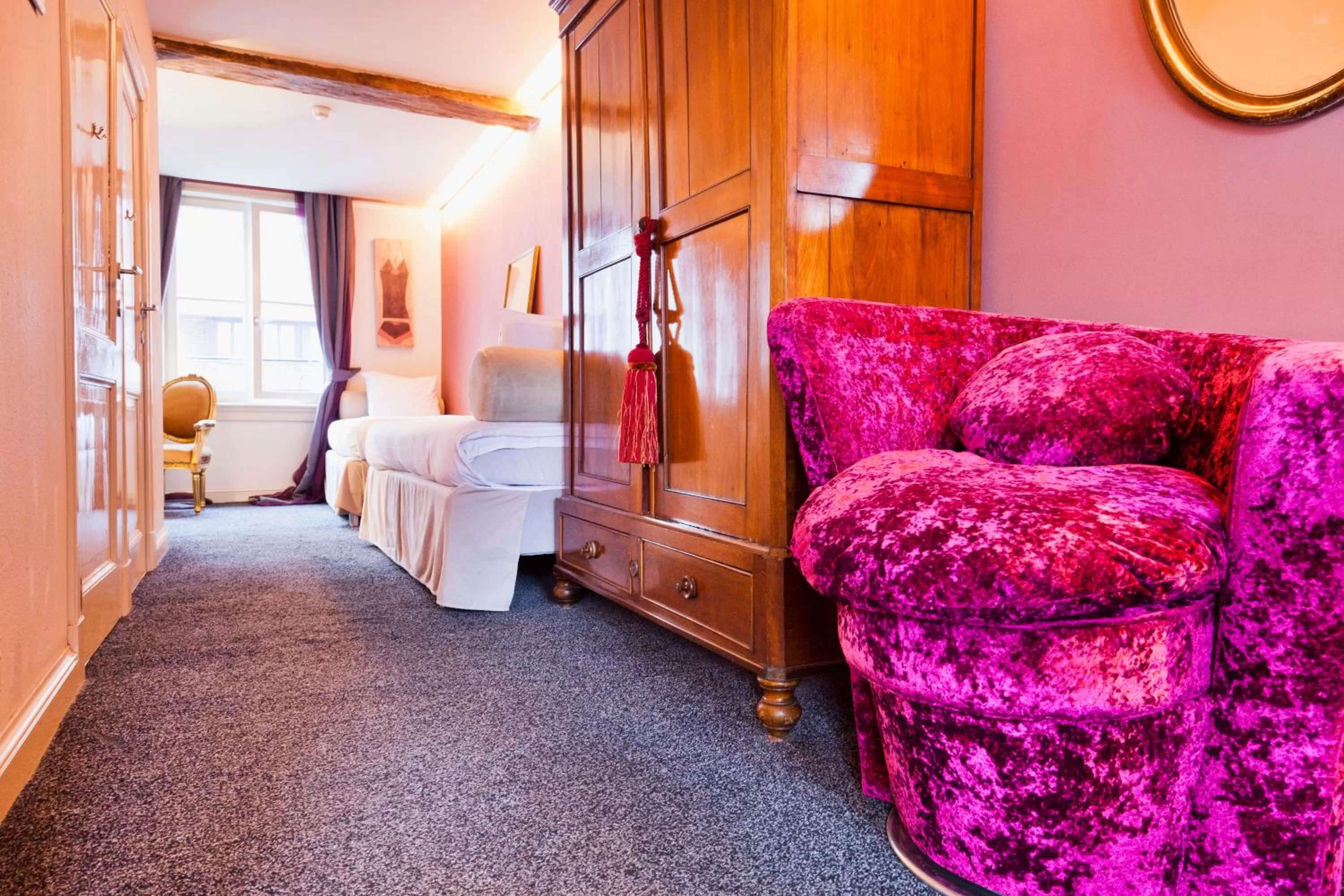 Day in Hotel Diamonds and Pearls