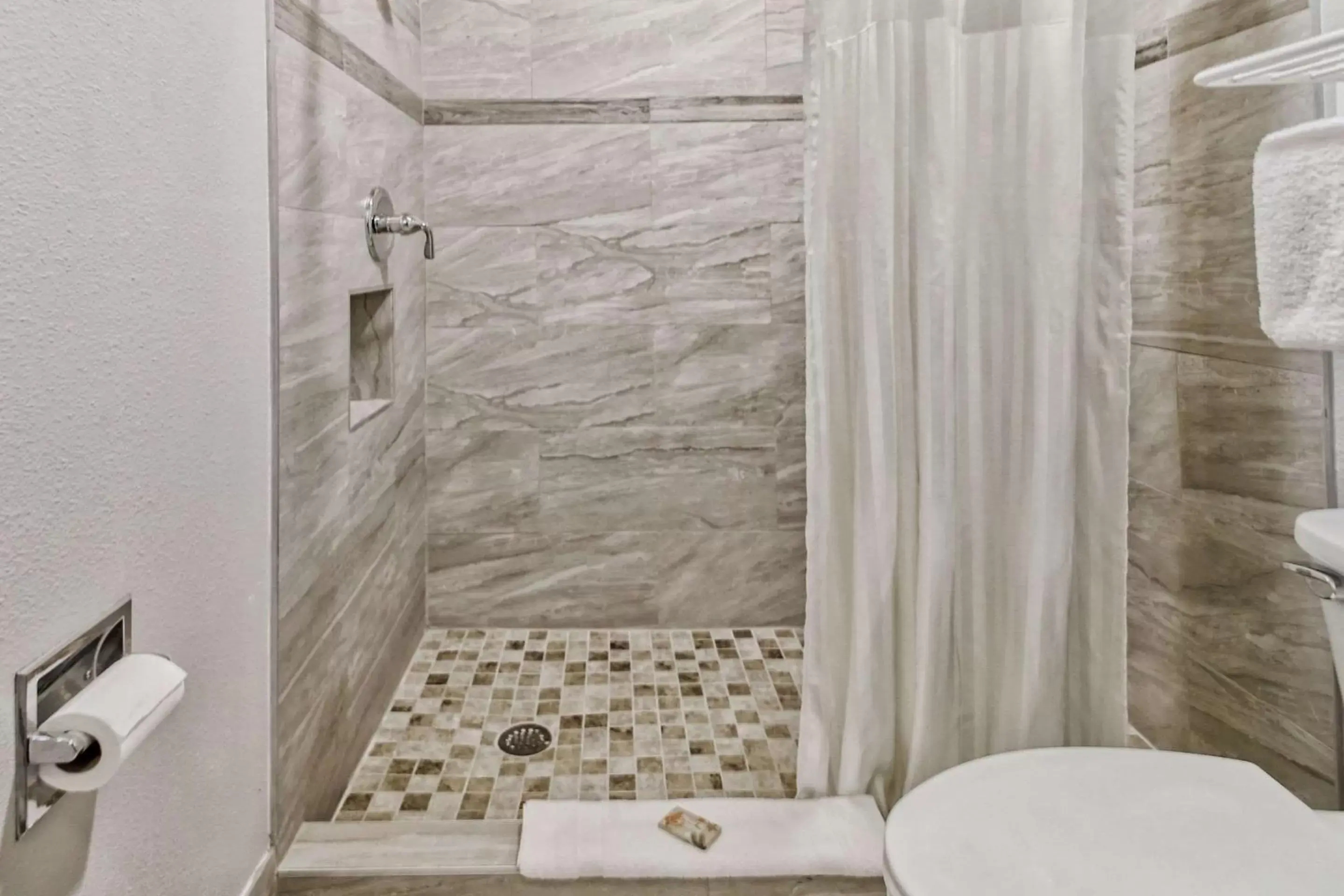 Bedroom, Bathroom in Rodeway Inn & Suites Haines City