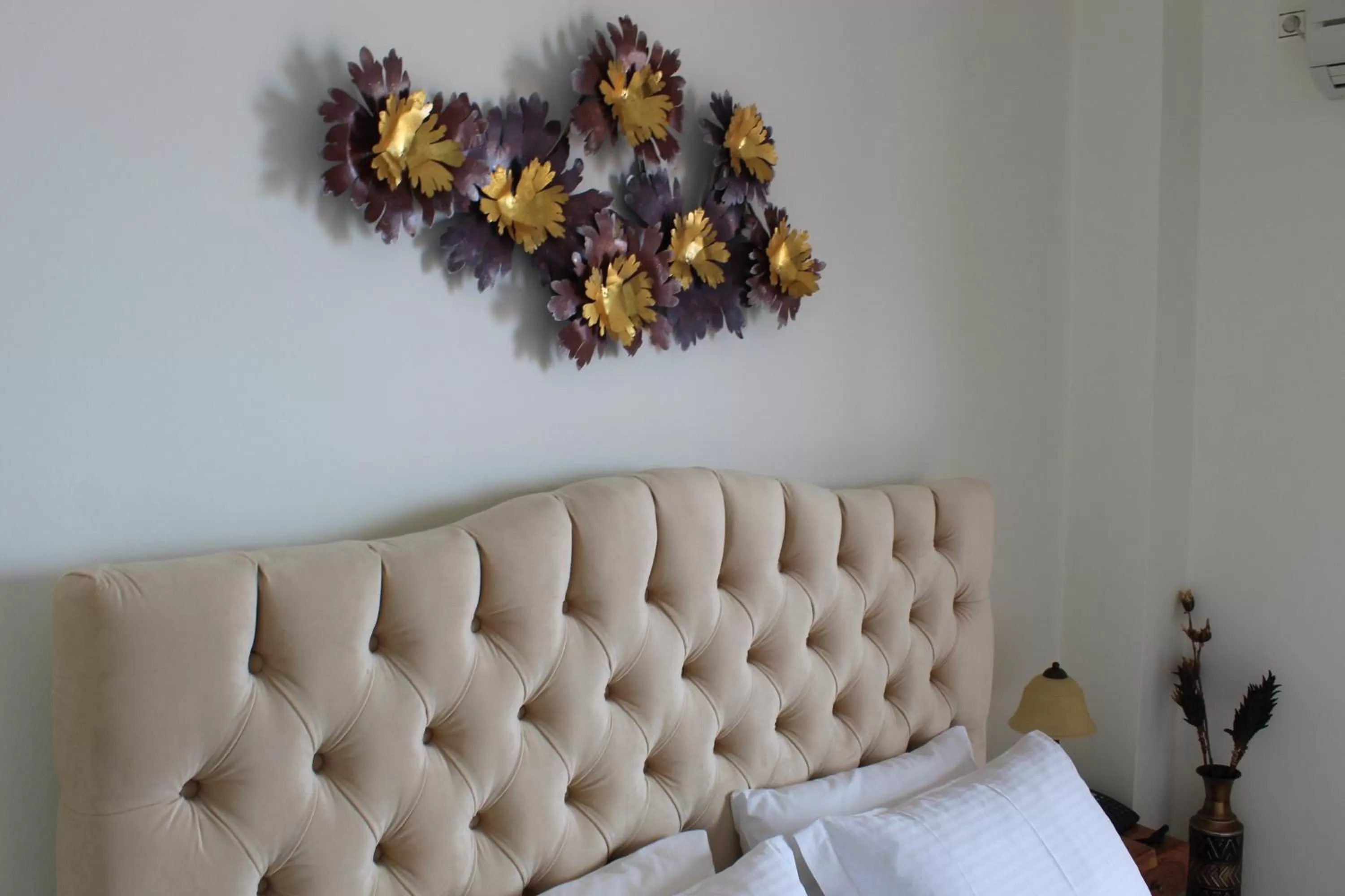 Bedroom, Bed in Sofotel