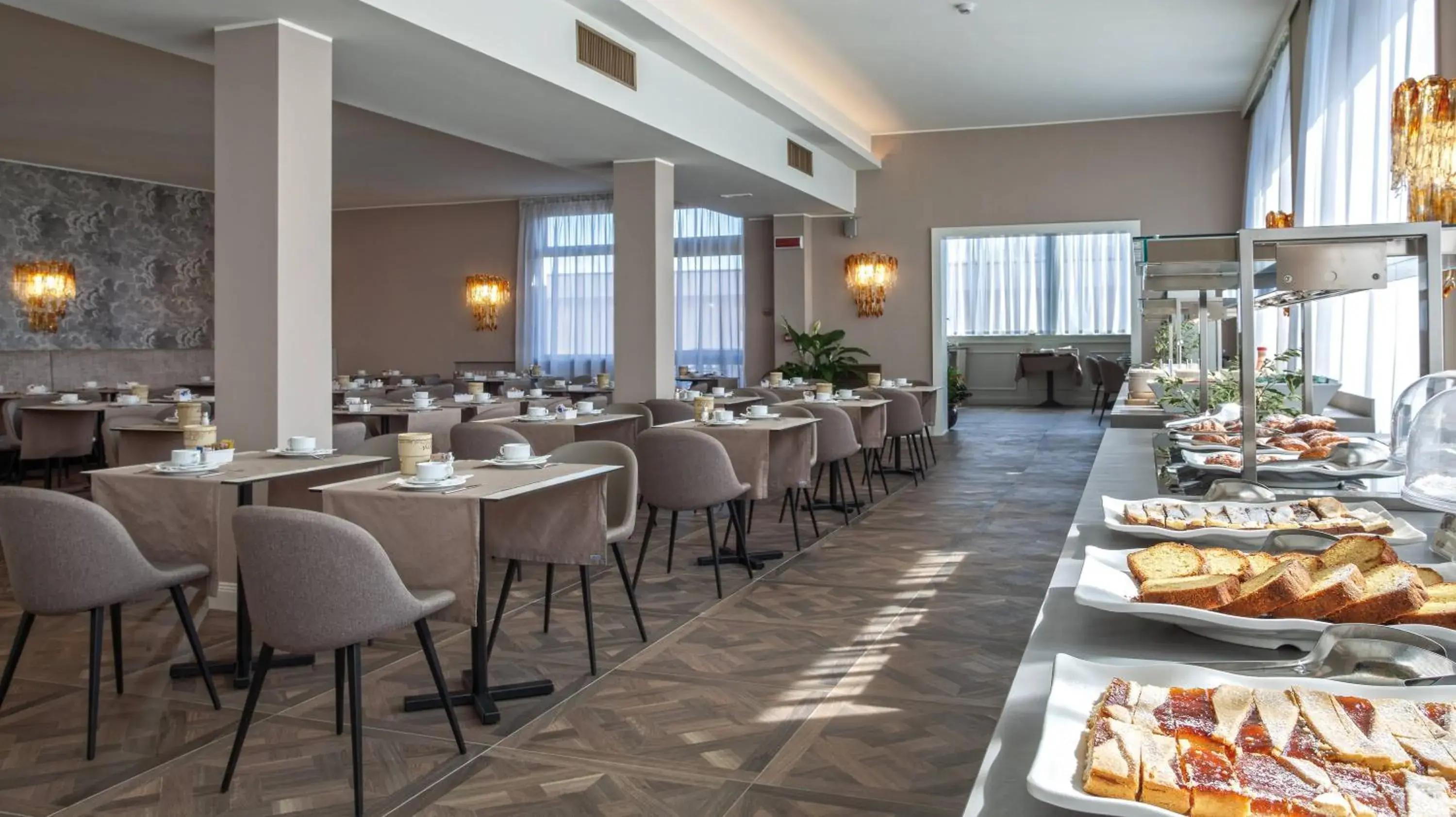 Breakfast, Restaurant/Places to Eat in Hotel Bristol Buja