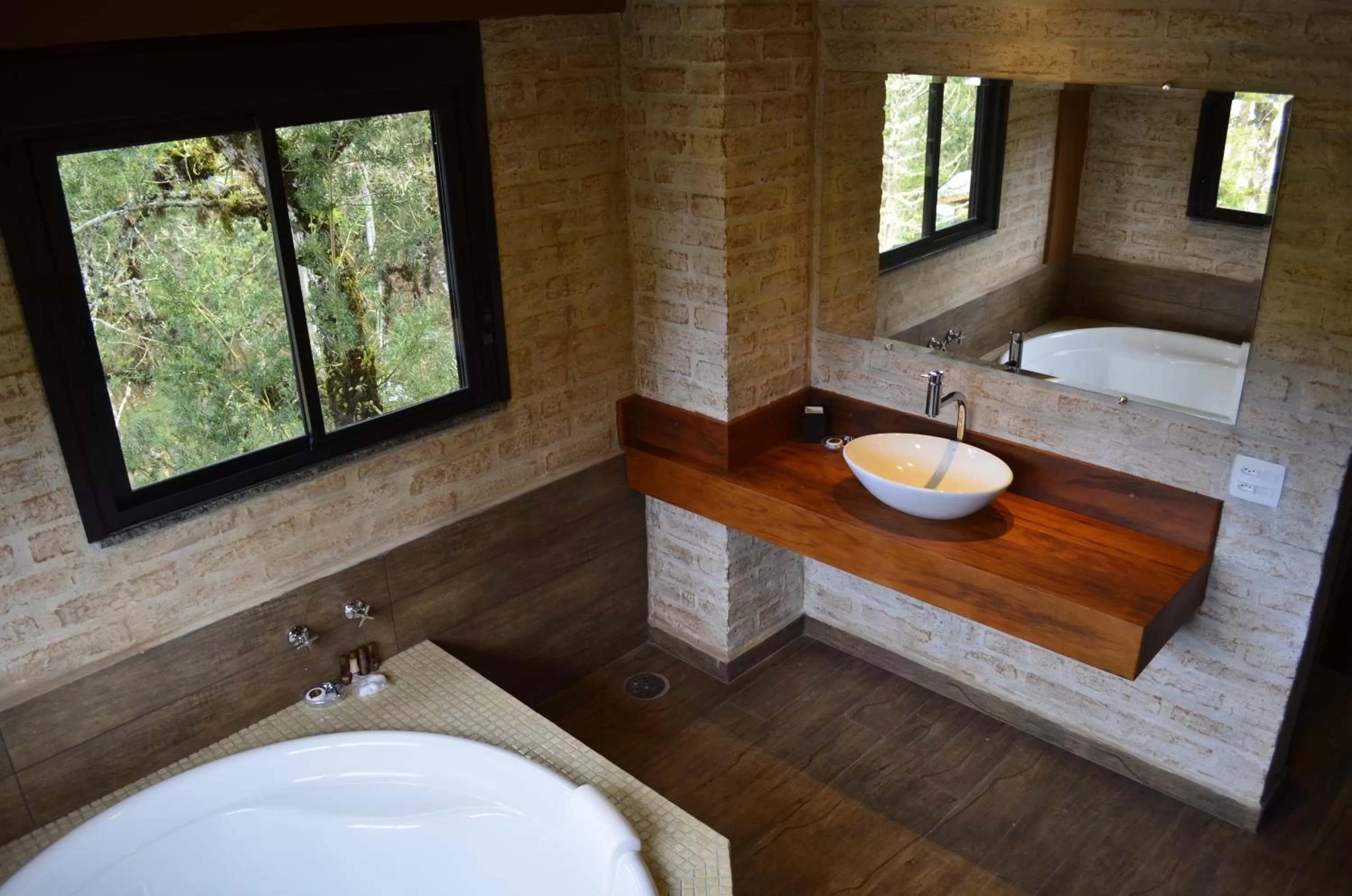 Hot Tub in Pousada Toca Da Coruja