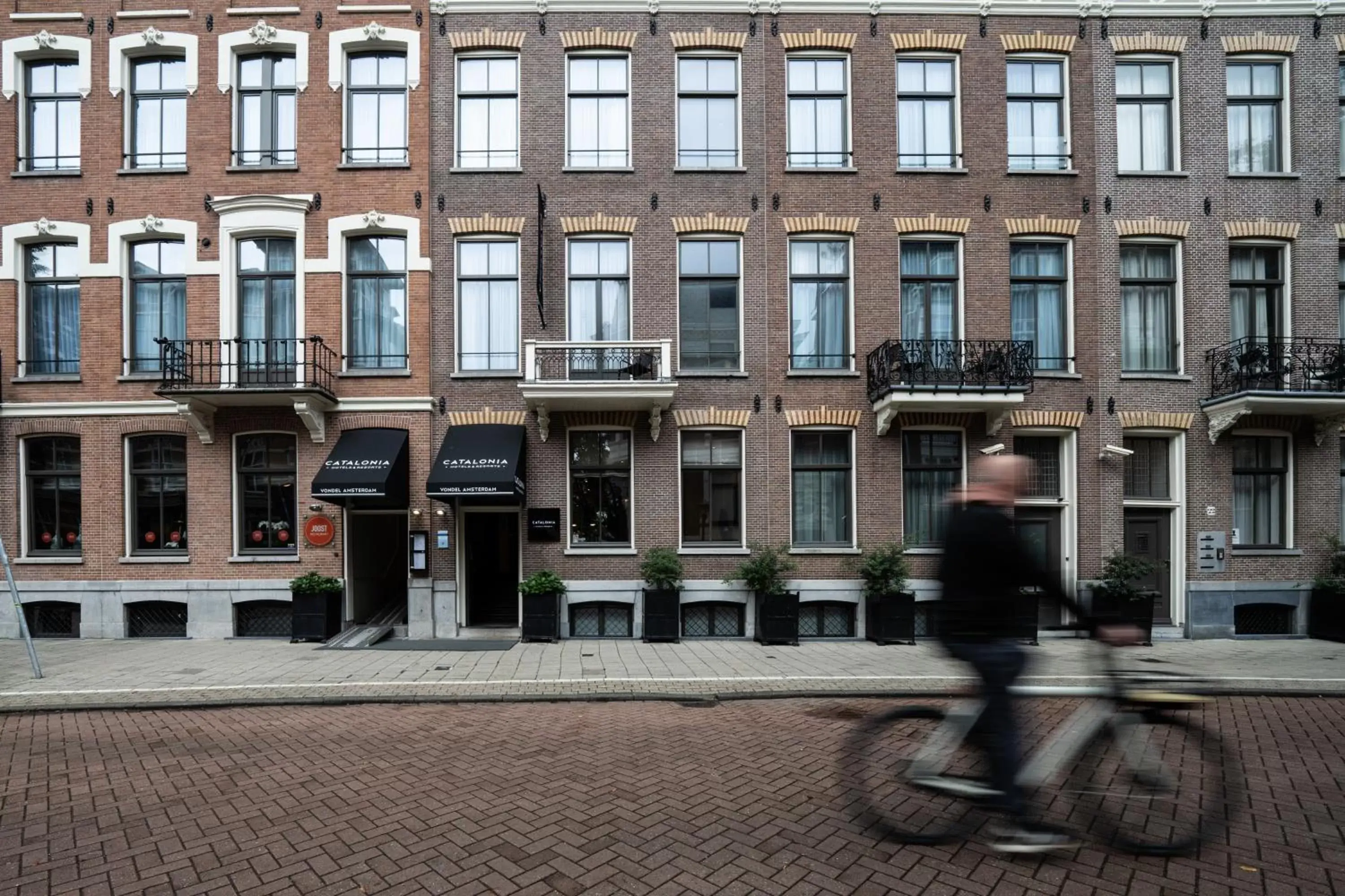 Property building in Catalonia Vondel Amsterdam
