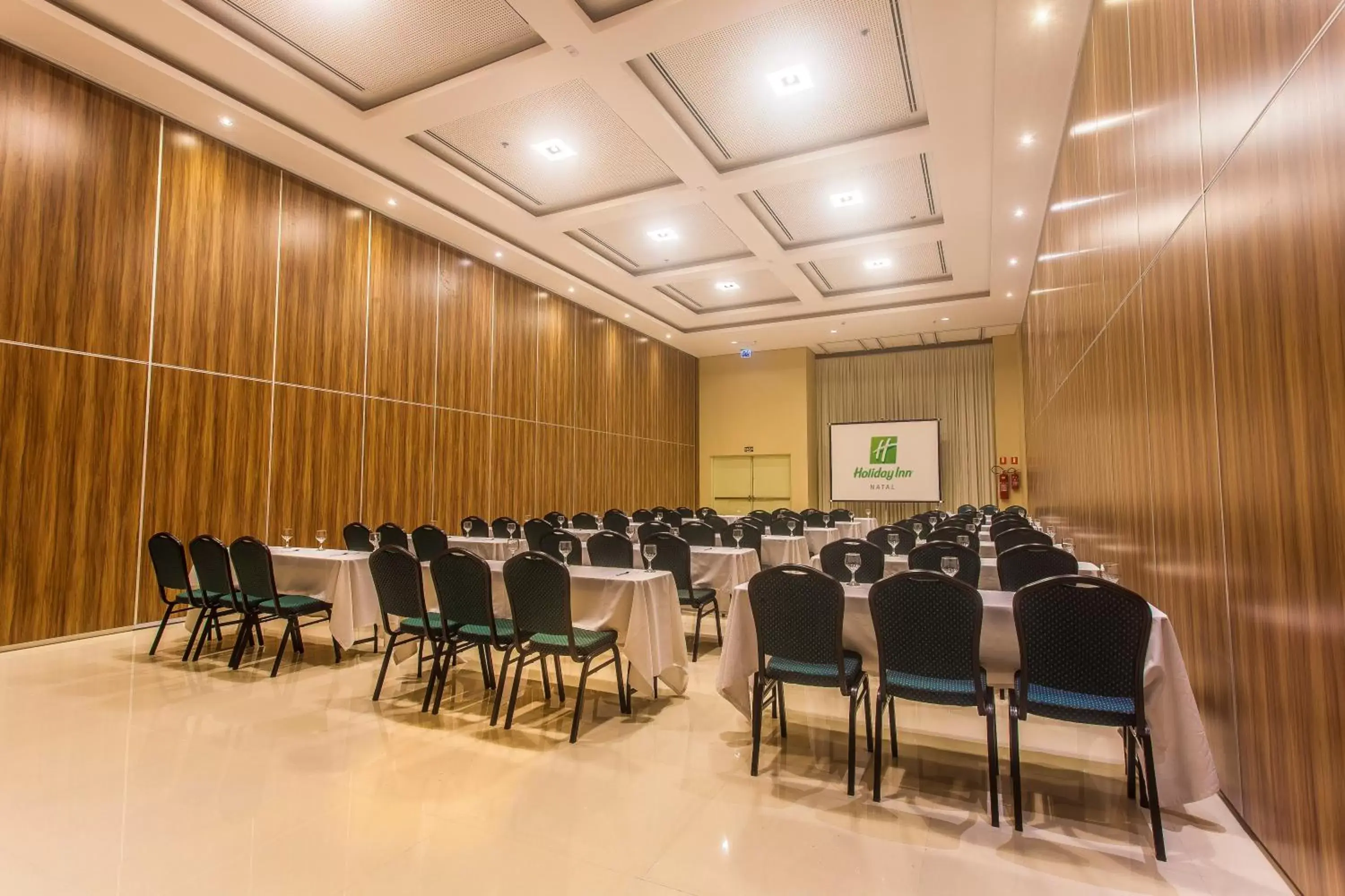Meeting/conference room in Holiday Inn Natal, an IHG Hotel
