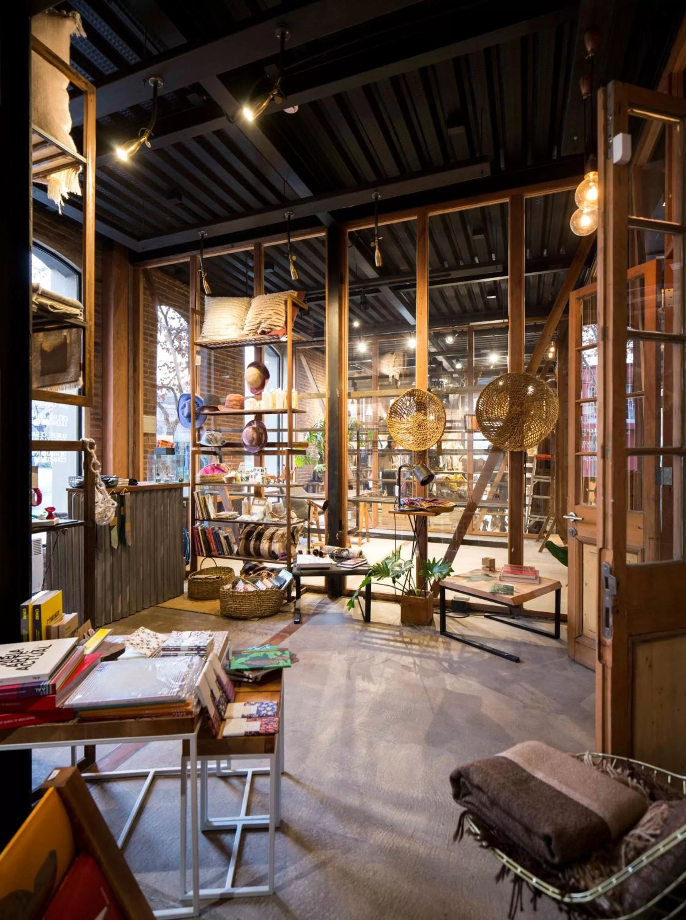 On-site shops in Maison Italia 1029