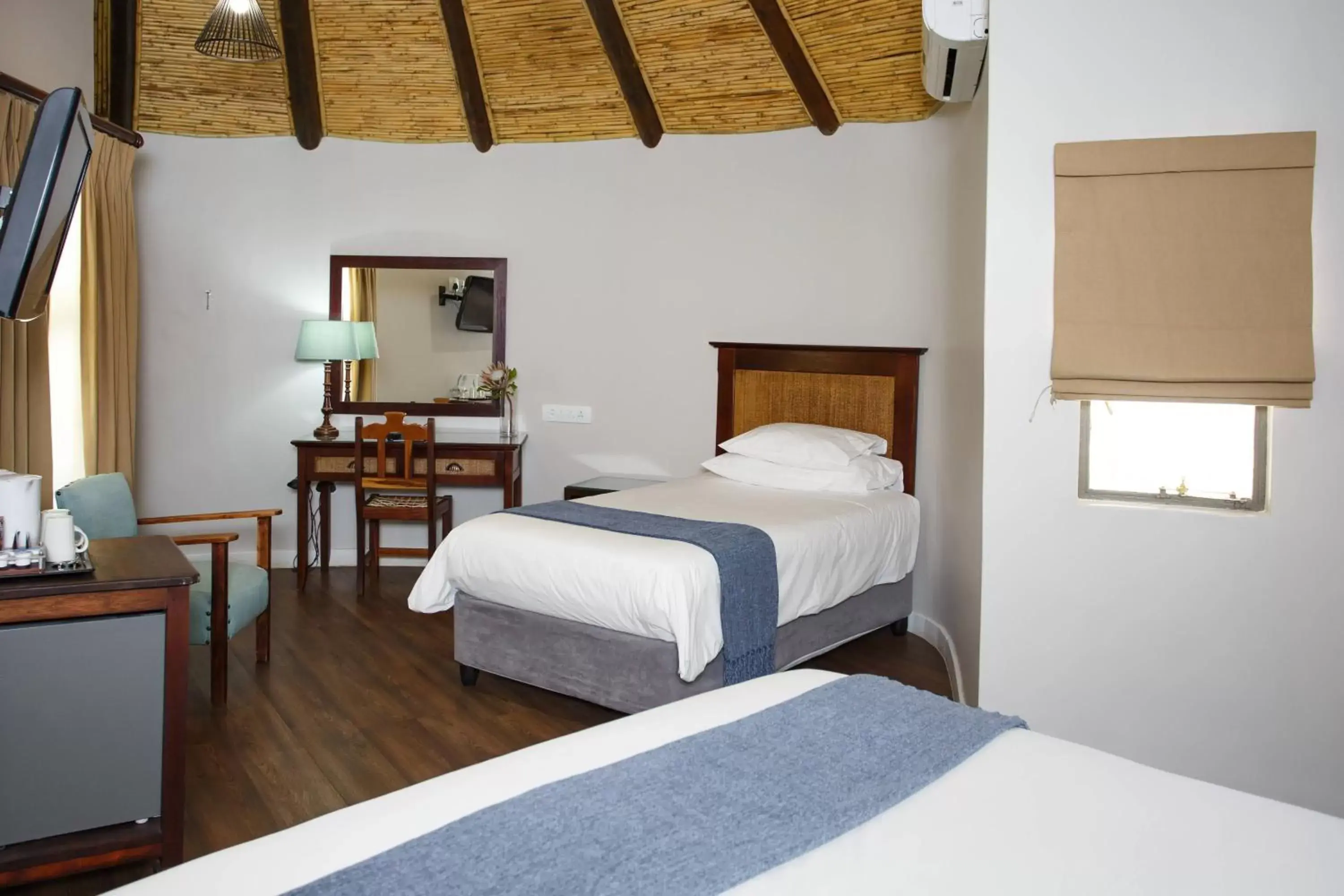 Photo of the whole room, Bed in Protea Hotel by Marriott Oudtshoorn Riempie Estate