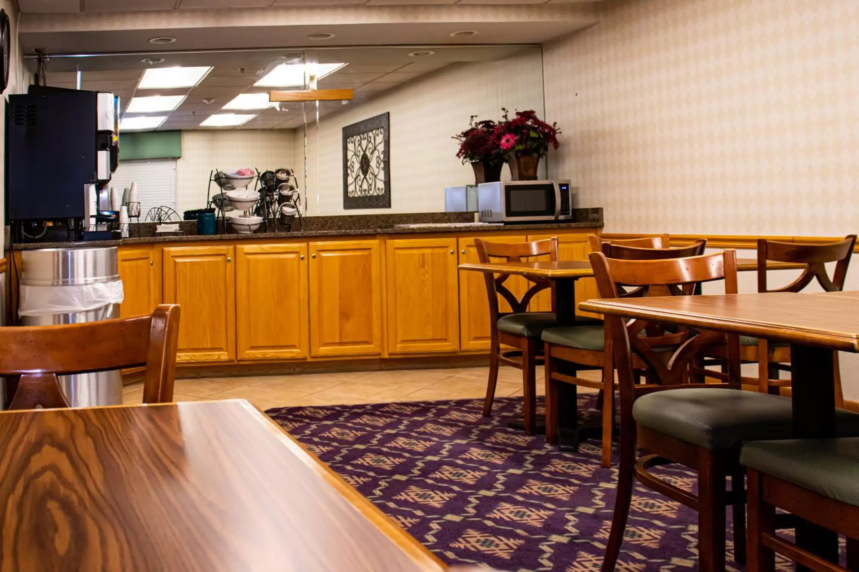 Lounge or bar, Restaurant/Places to Eat in Bay Mountain Inn Cherokee Smoky Mountains