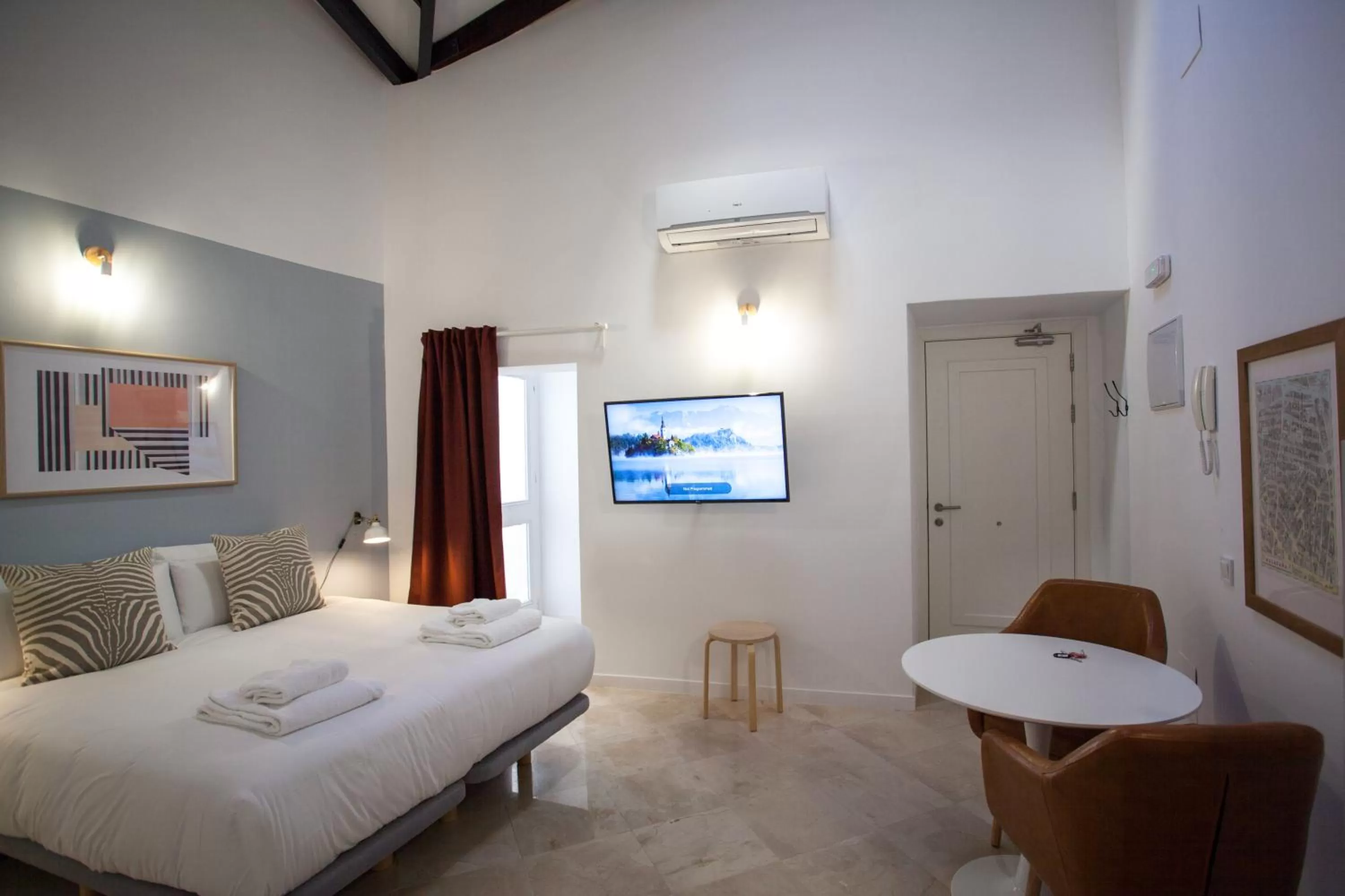 TV and multimedia, Bed in Gran Central Suites