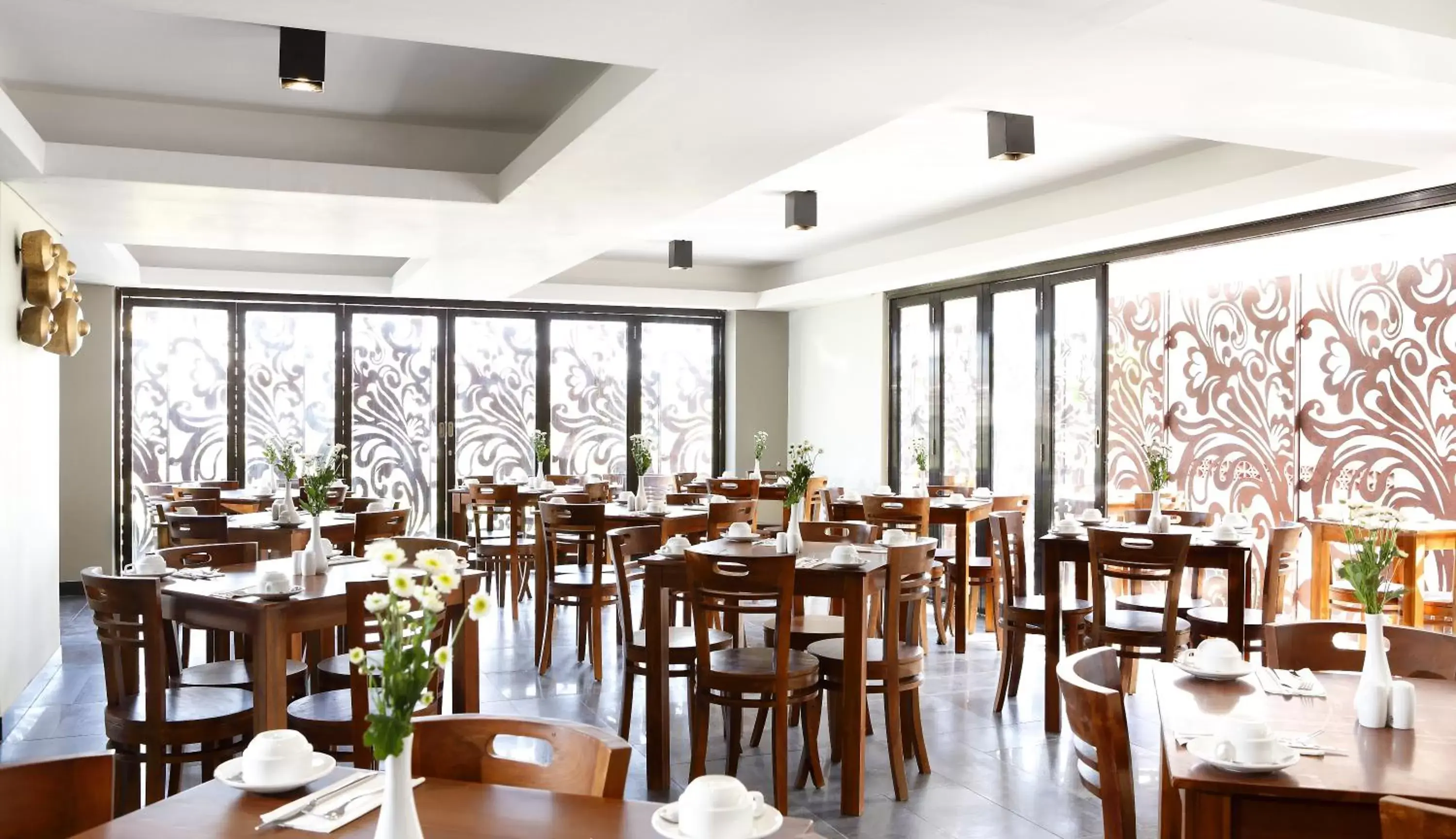 Restaurant/Places to Eat in Rofa Kuta Hotel - CHSE Certified