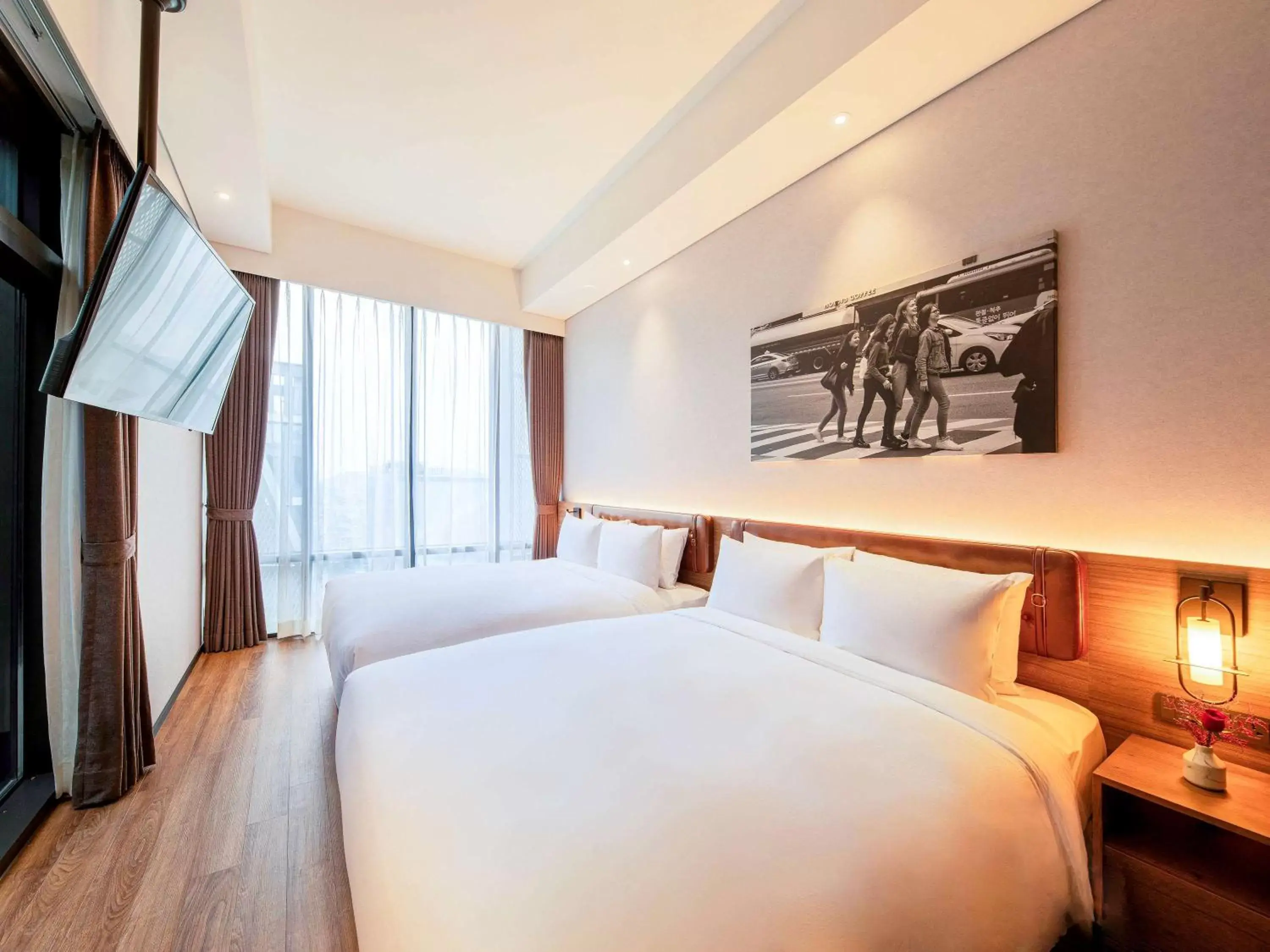 Photo of the whole room, Bed in Mercure Ambassador Seoul Hongdae