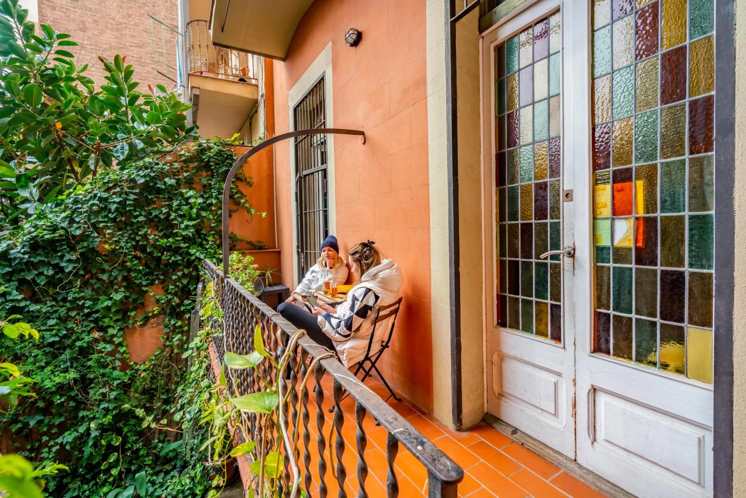 Garden in Casa Barcelo Hostel Barcelona