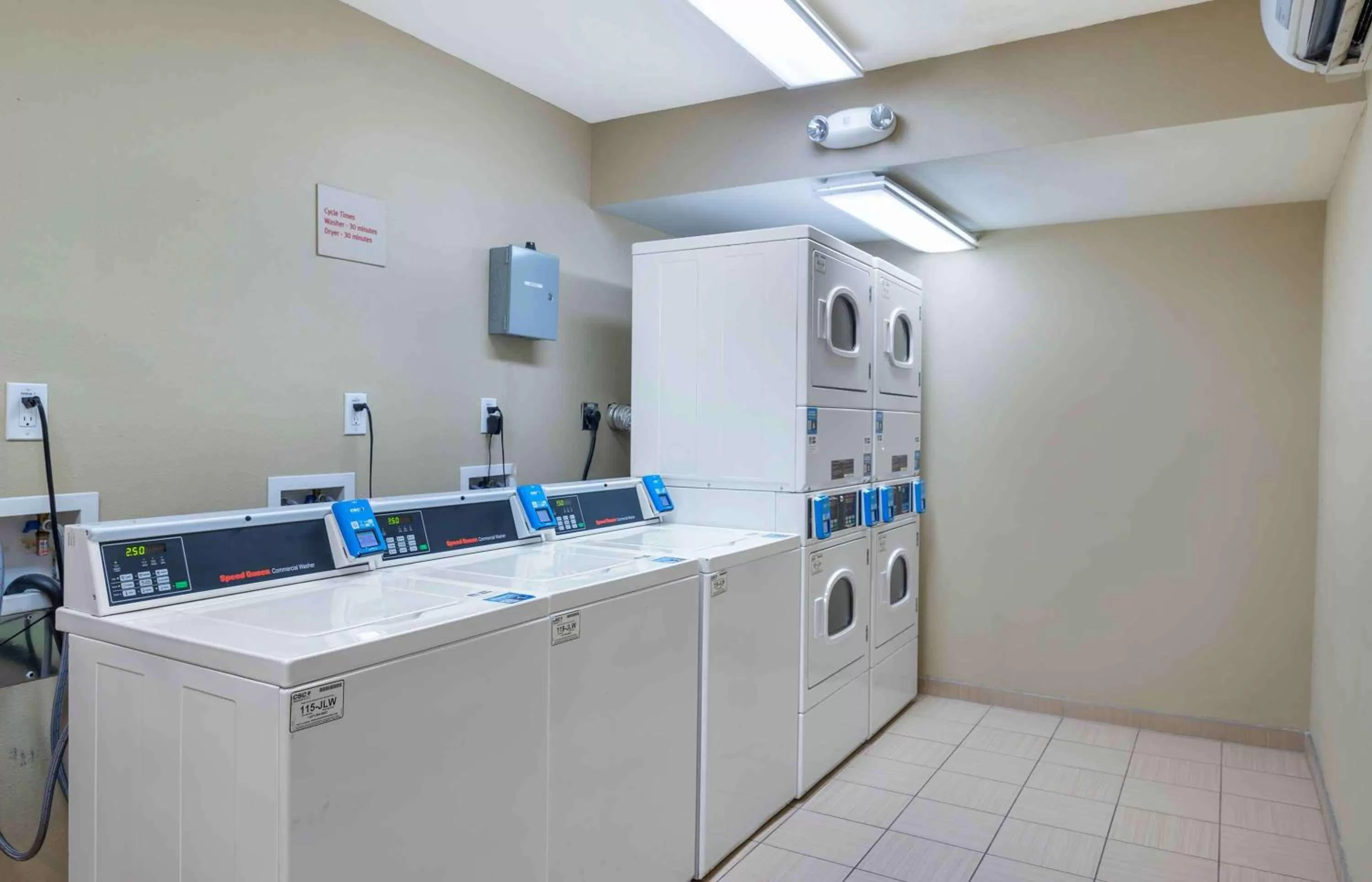 Property building in Extended Stay America Suites - Atlanta - Northlake