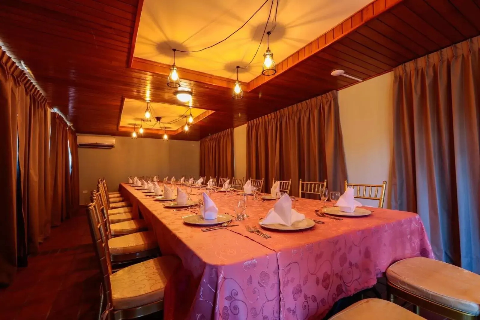 Communal lounge/ TV room, Restaurant/Places to Eat in Hotel Faranda Guayacanes