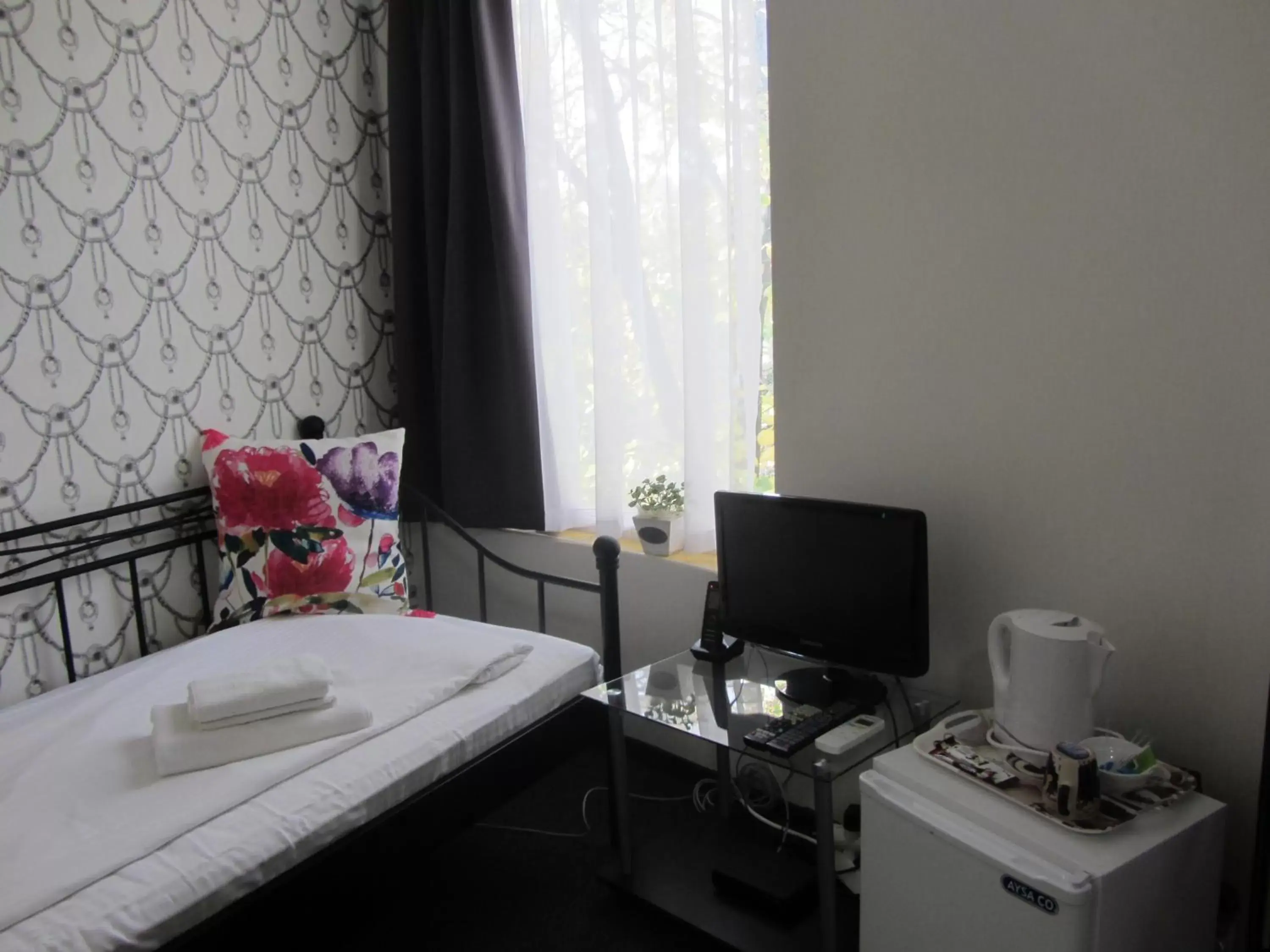 Small Single Room with Balcony in Hotel Perfect