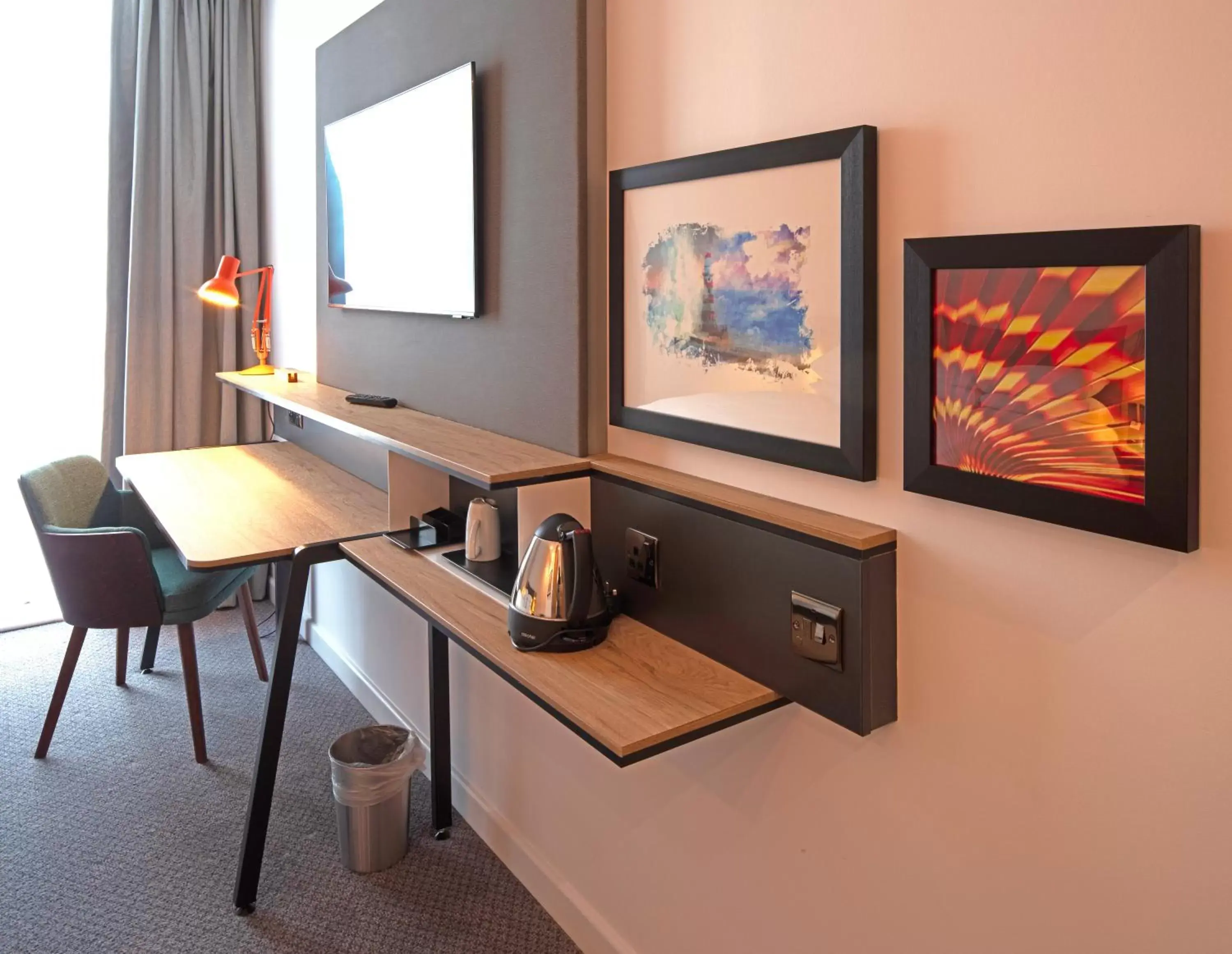 TV and multimedia, TV/Entertainment Center in Holiday Inn - Sunderland, an IHG Hotel