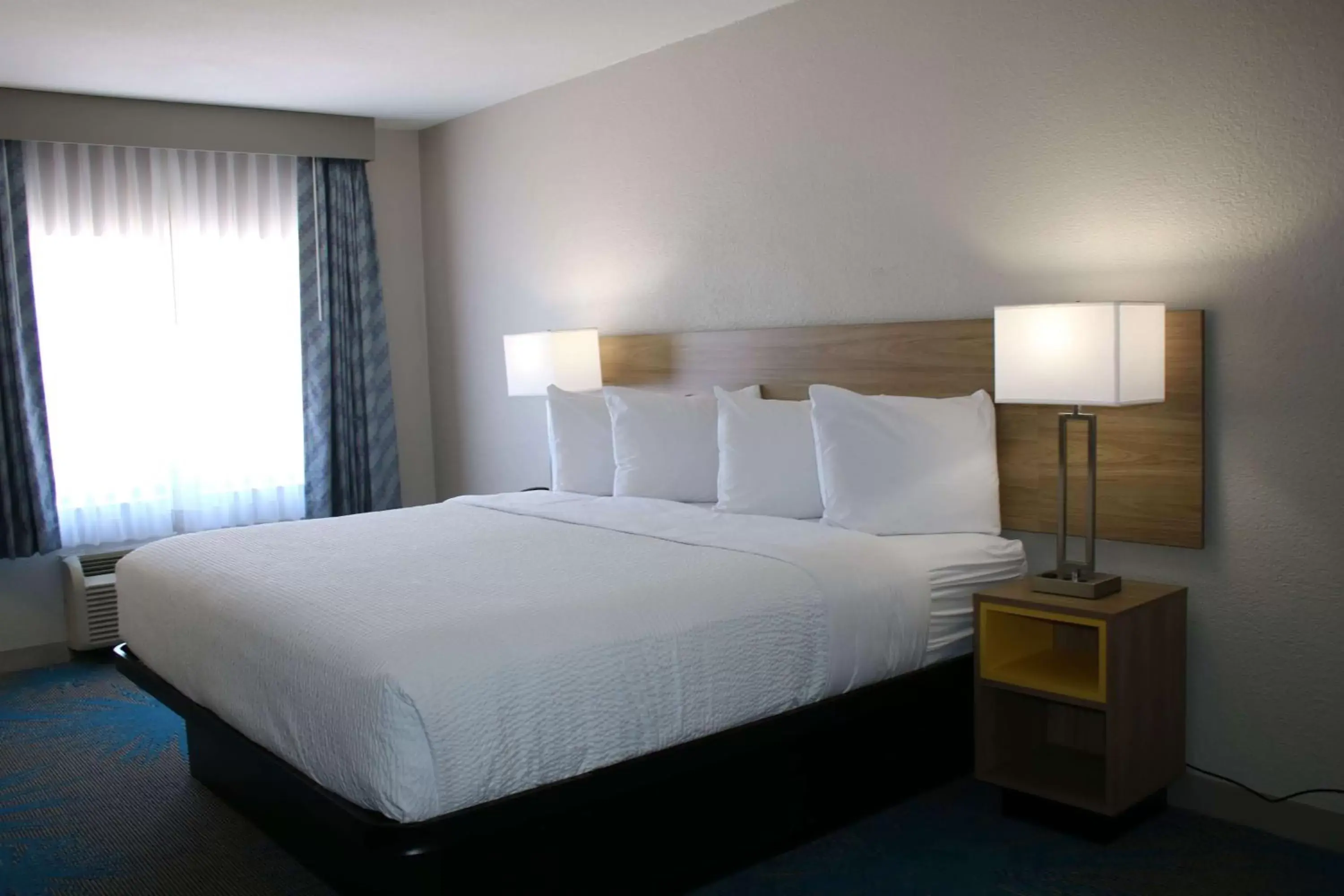 Photo of the whole room, Bed in Days Inn by Wyndham Waco University Area