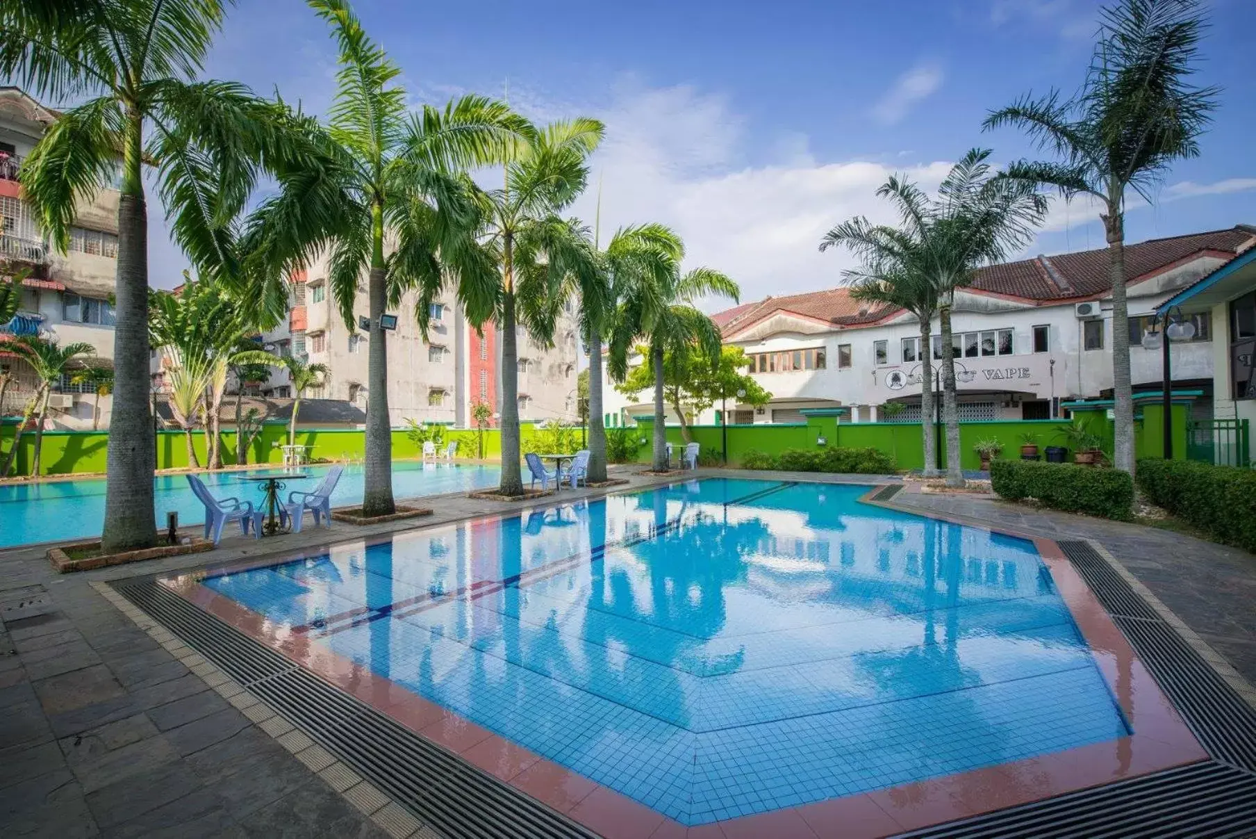 Property building, Swimming Pool in Hotel Super Cowboy