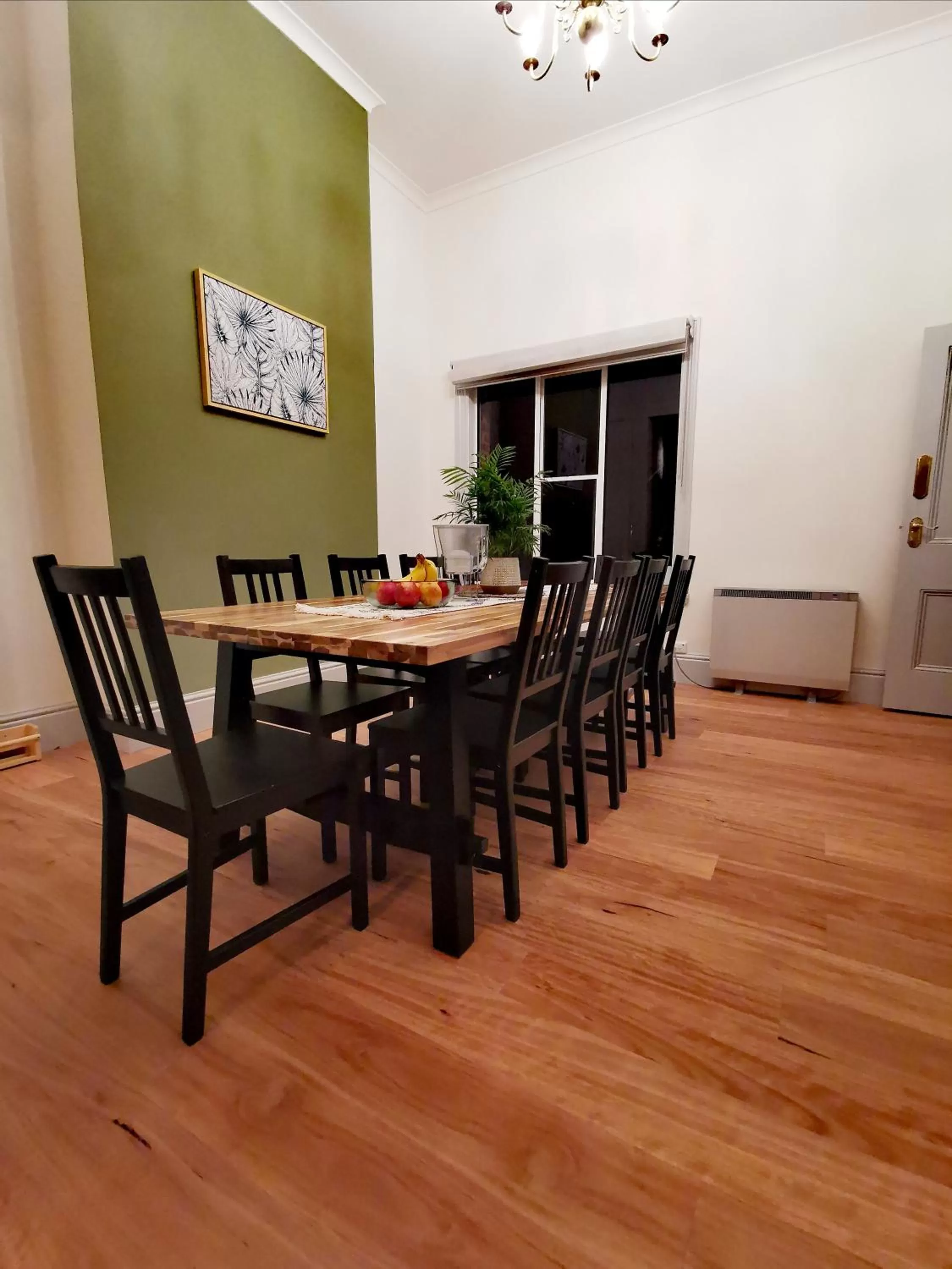 Dining area in Refresh109 on Cameron