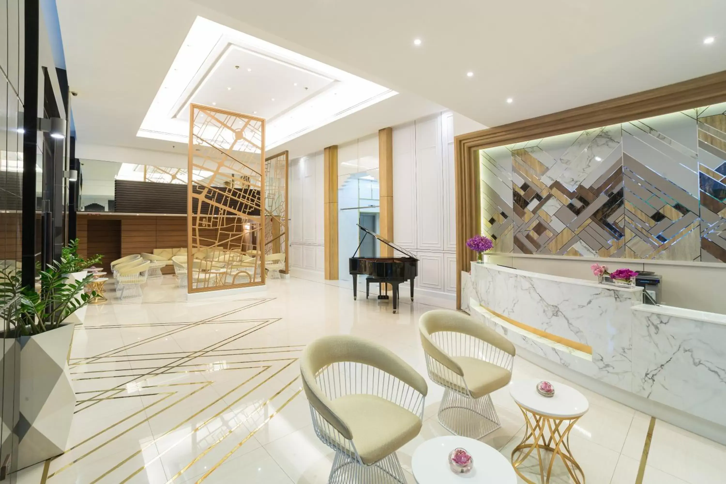 Lobby or reception, Lounge/Bar in Bandara Suites Silom, Bangkok - SHA Extra Plus