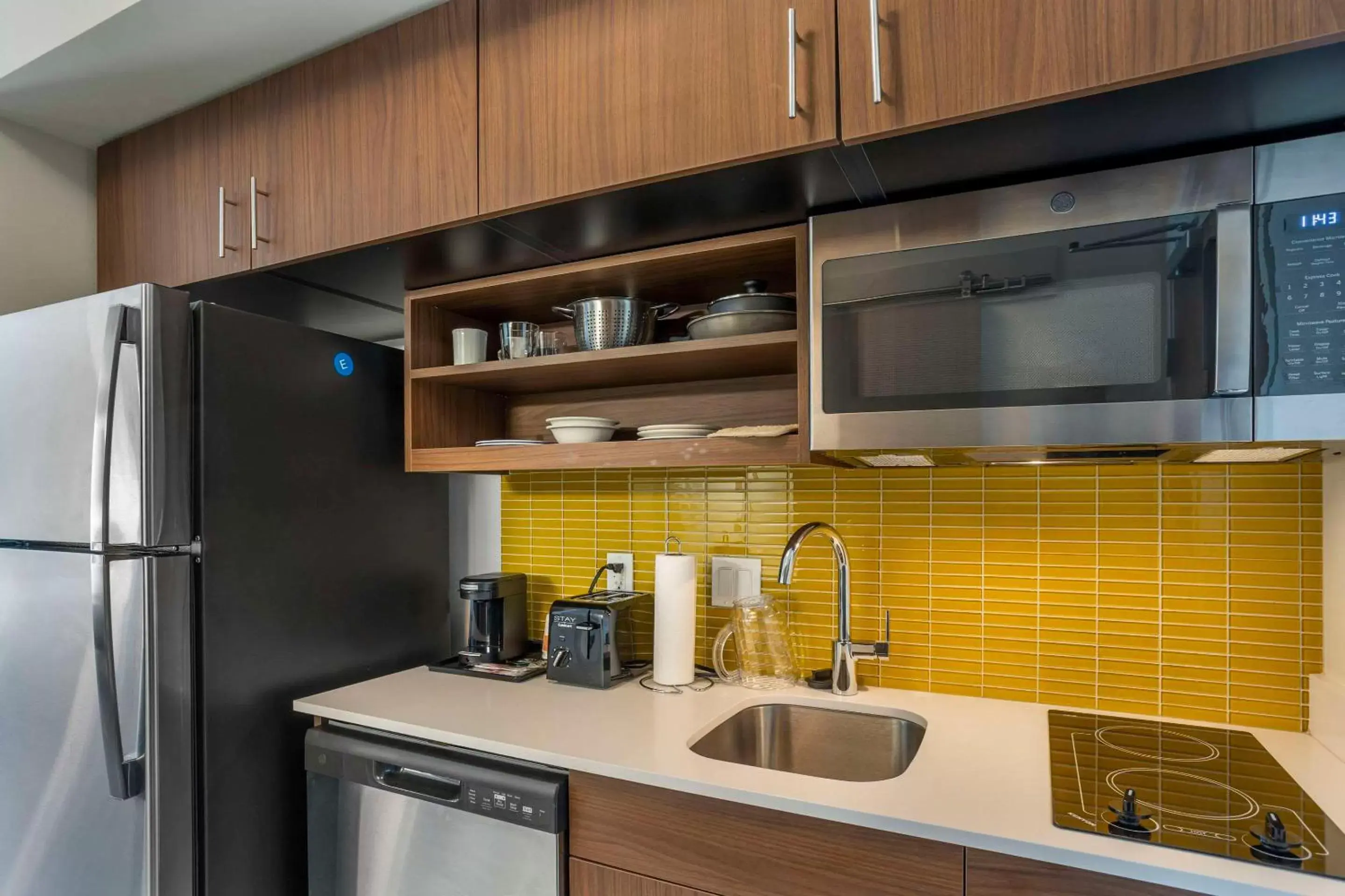 Bedroom, Kitchen/Kitchenette in MainStay Suites North - Central York