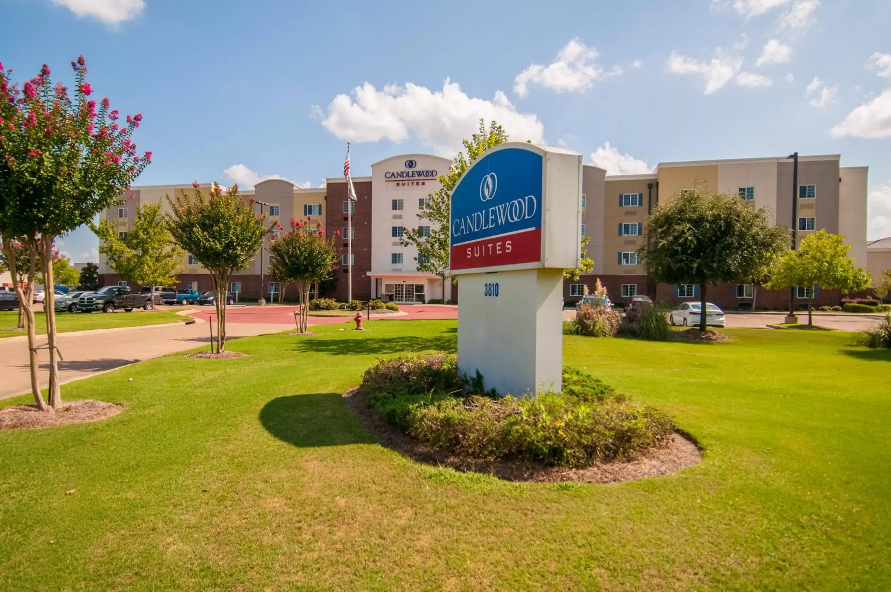 Property Building in Candlewood Suites Flowood, MS, an IHG Hotel