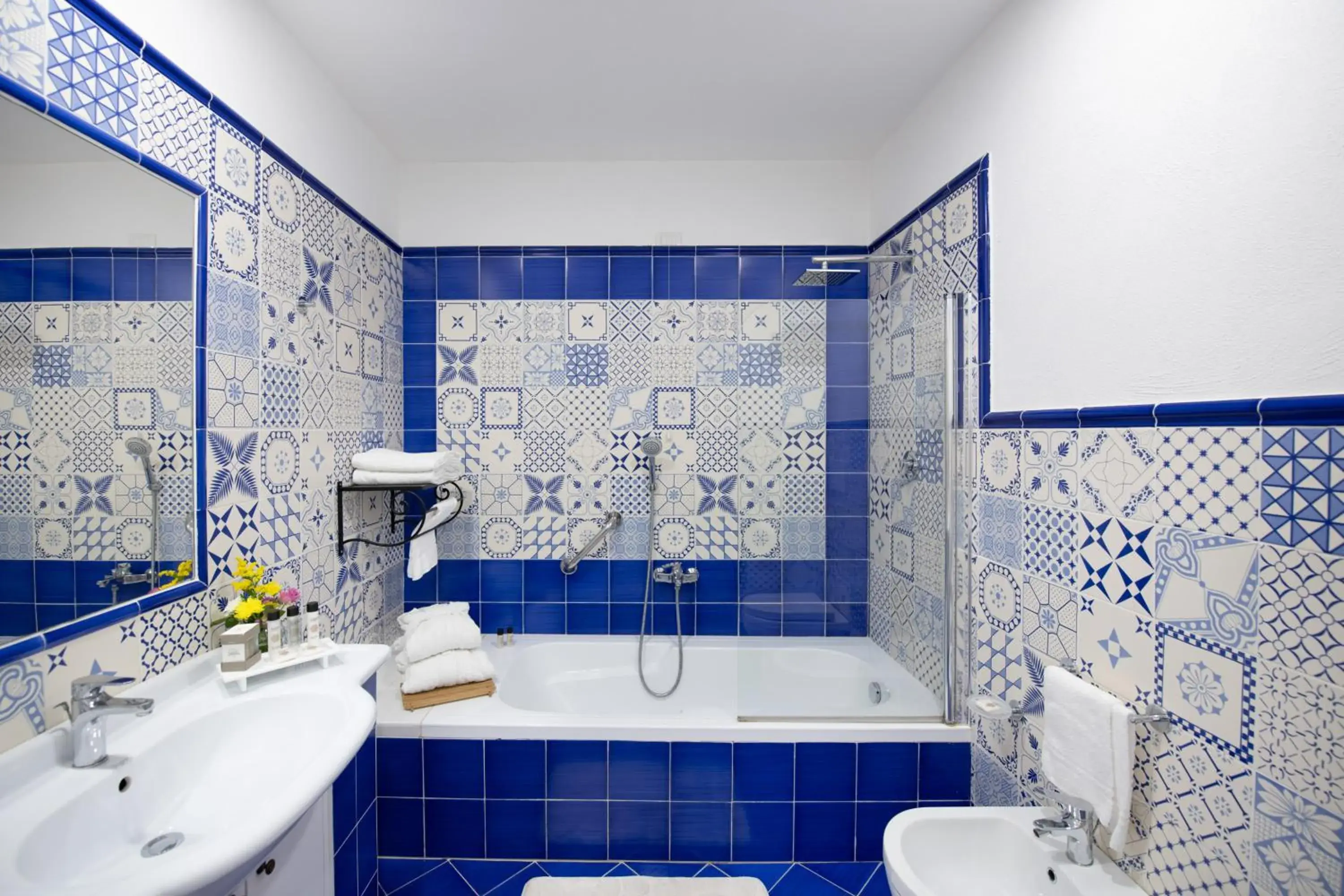 Shower, Bathroom in Grand Hotel Tritone