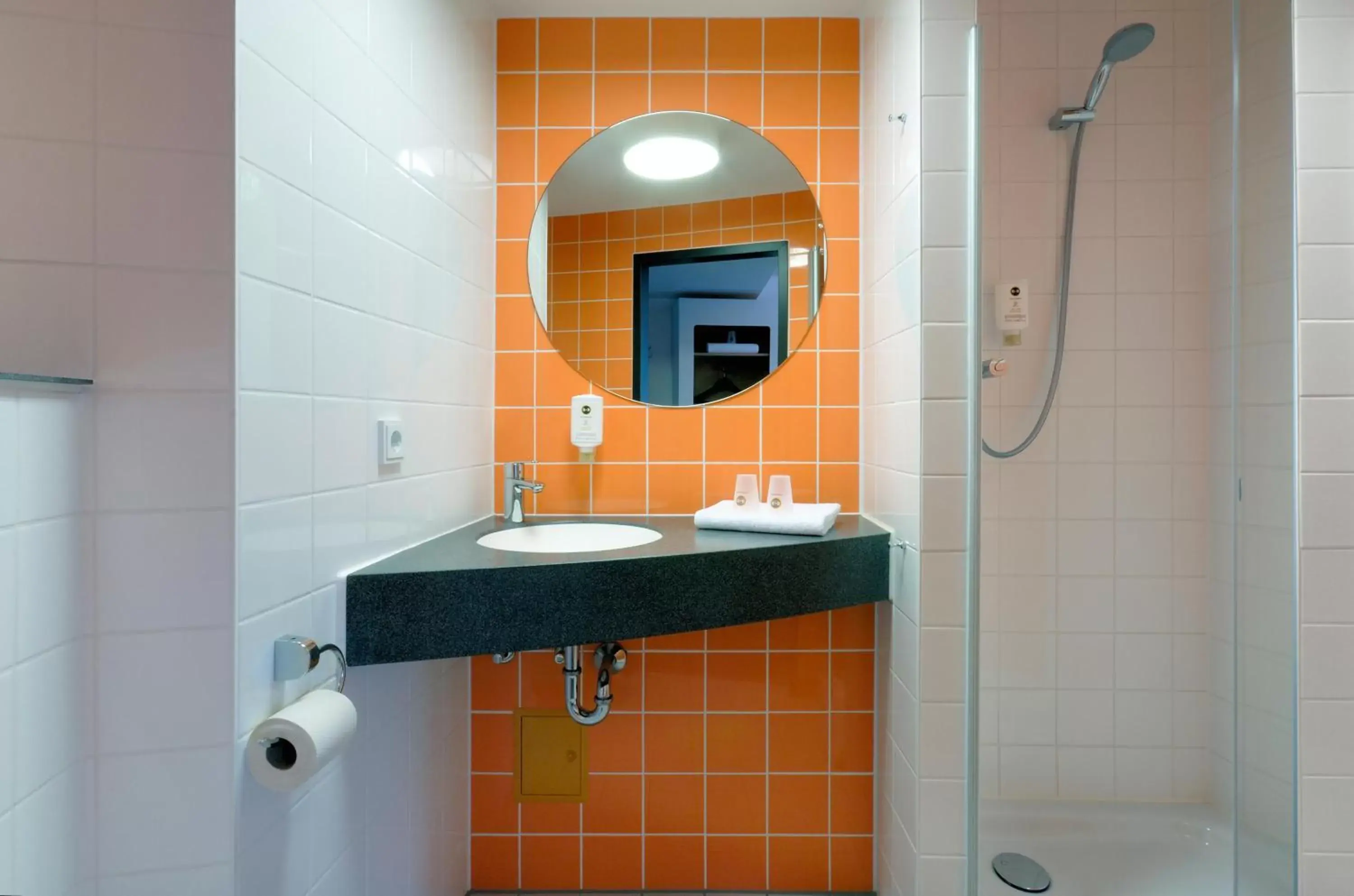 Bathroom in B&B Hotel Schweinfurt-City