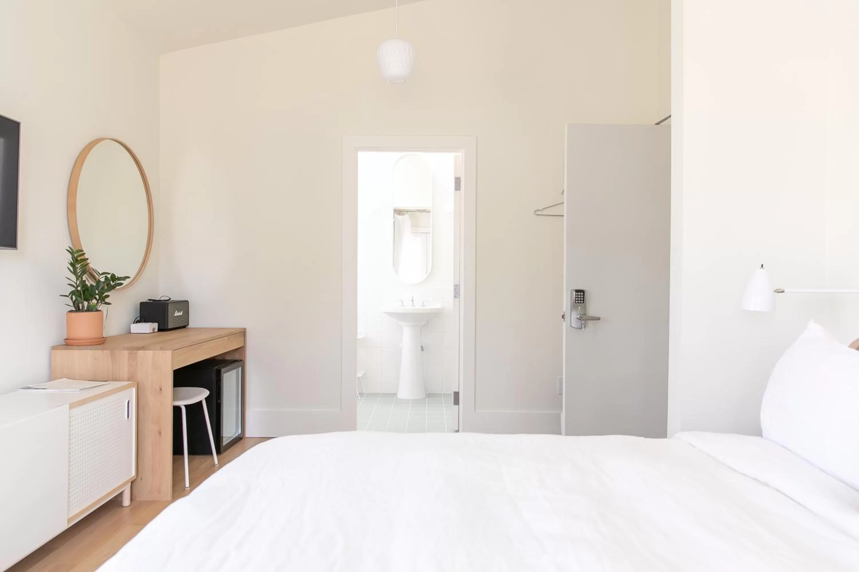 Bed in Guest House Raleigh