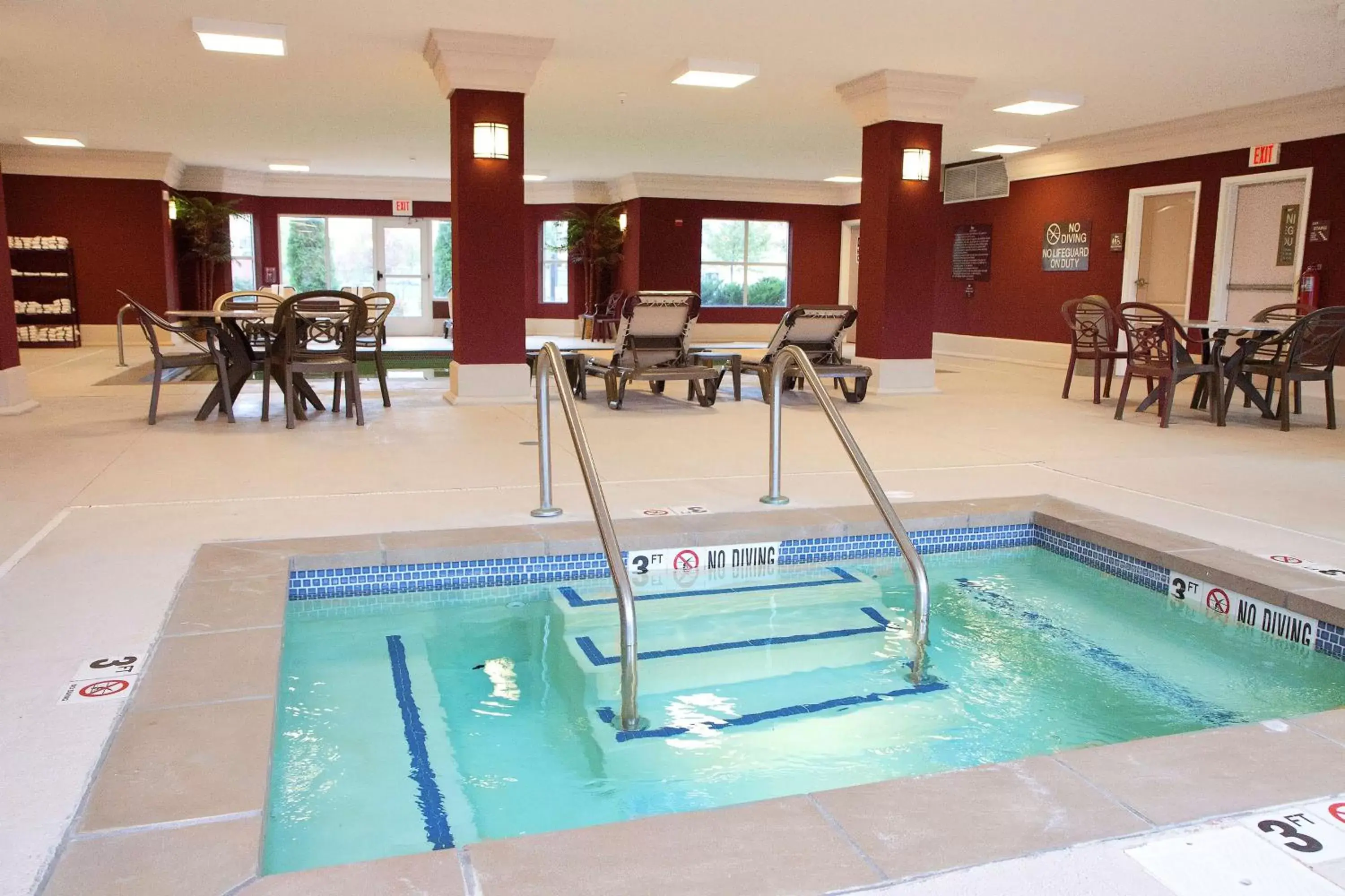 Pool view, Swimming Pool in Homewood Suites by Hilton Bloomington