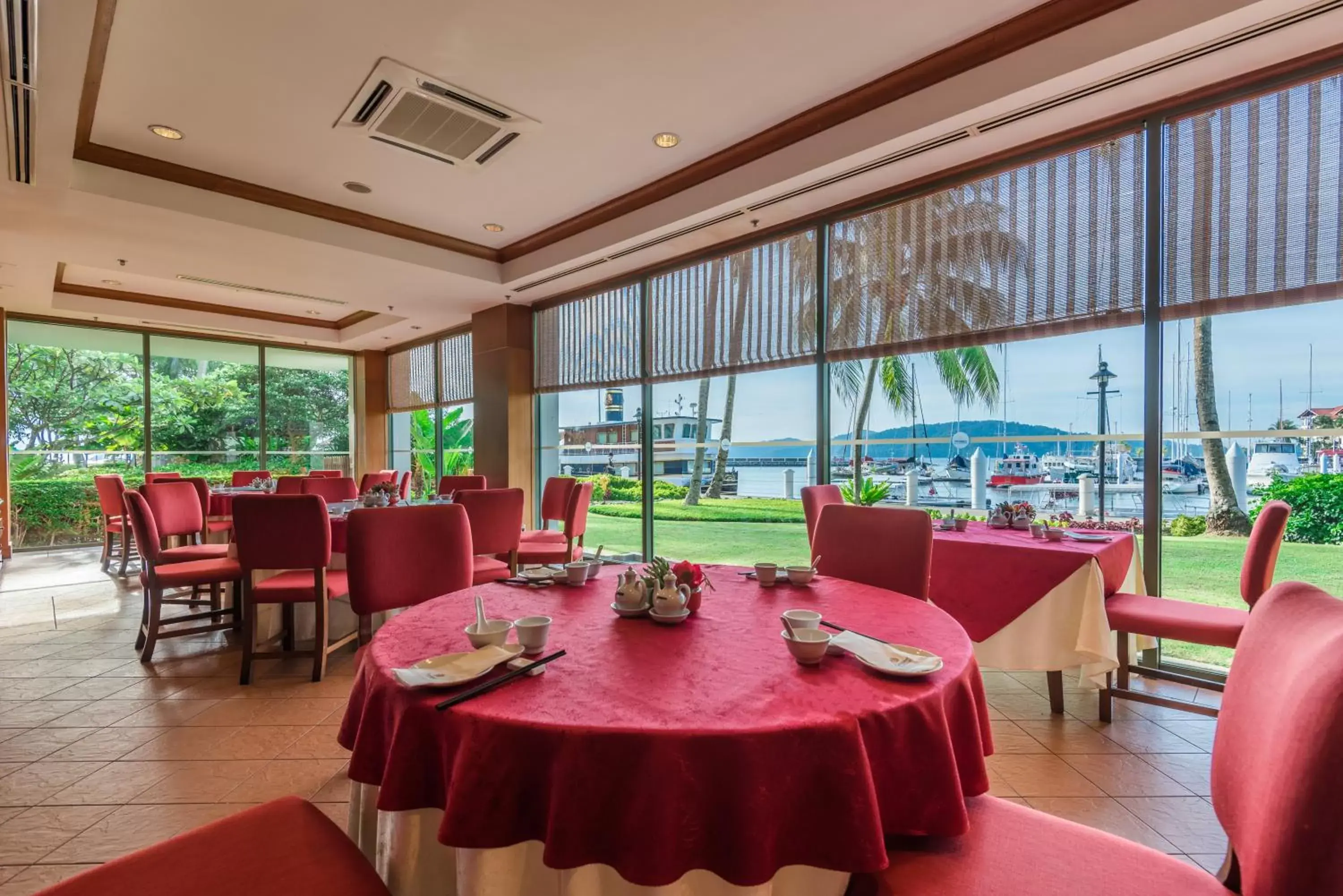 Restaurant/Places to Eat in The Pacific Sutera