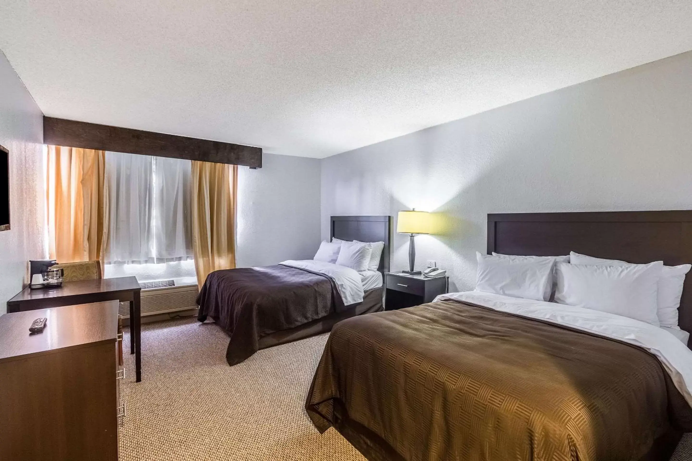 Bedroom, Bed in Clarion Inn near McAllen Airport