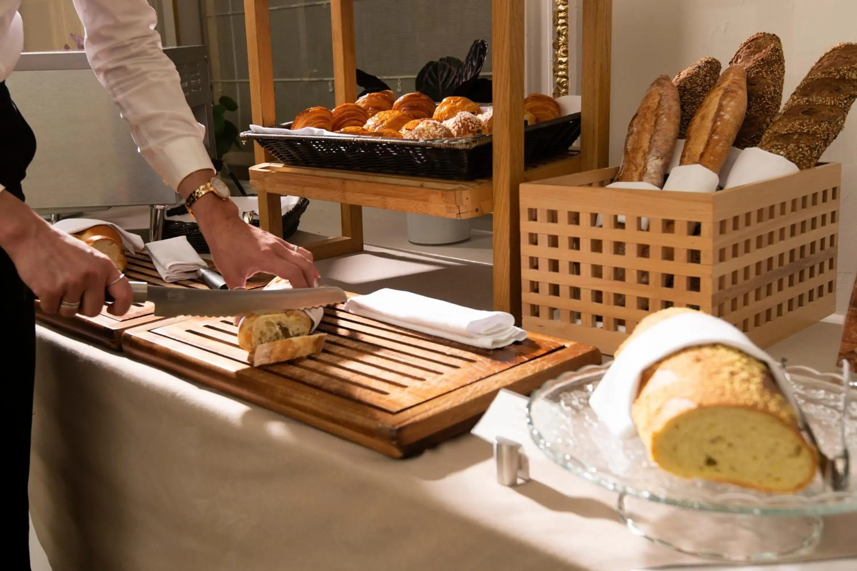 Buffet breakfast in Hotel Des Trois Couronnes & Spa - The Leading Hotels of the World