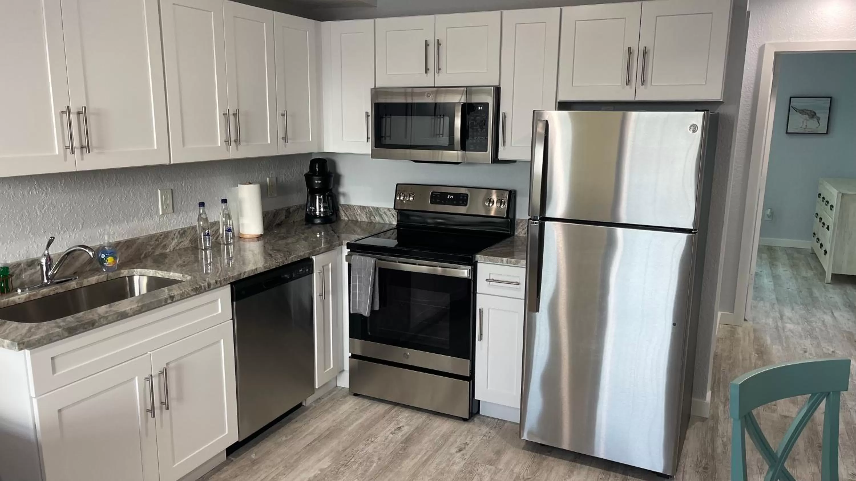 Kitchen or kitchenette in Vistalmar Beach Resort